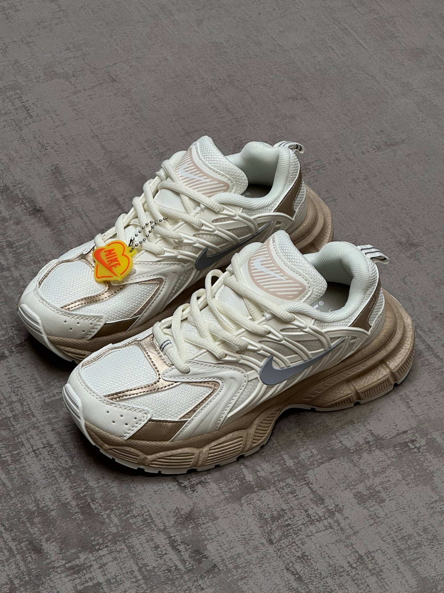 Nike Skate Beige