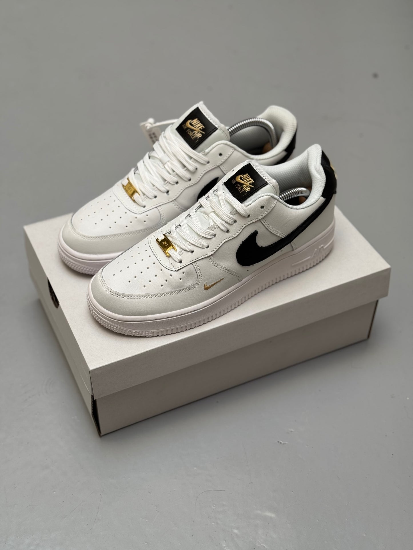 Nike Air Force One Gold Black