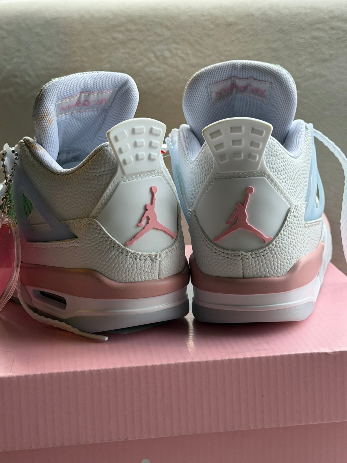 Air Jordan 4 Retro "Valentine's Day"