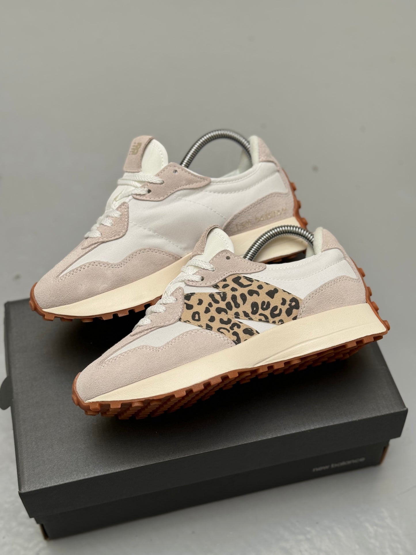 New Balance 327