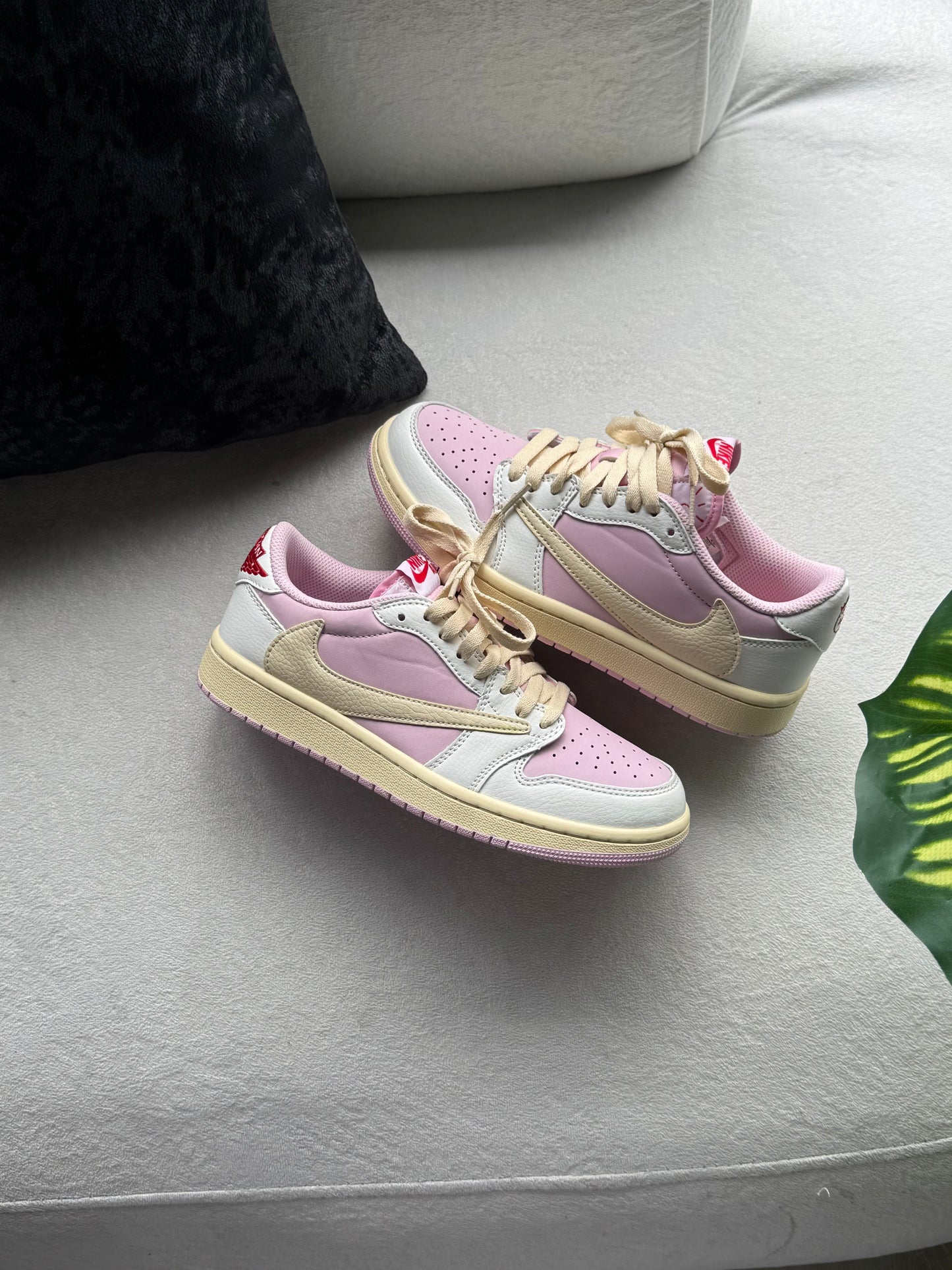 Nike Air Jordan 1 Low OG SP x Travis Scott "Shy Pink"