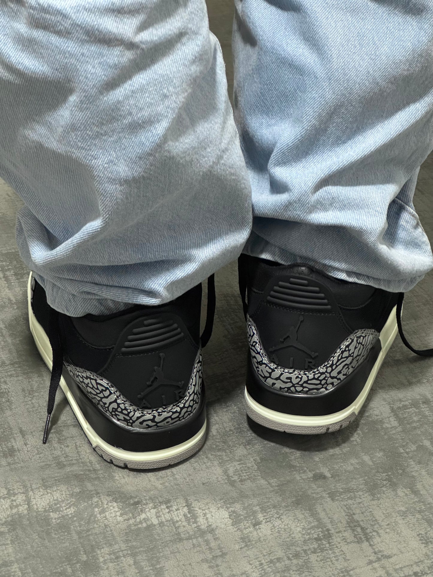 Air Jordan Retro 3 Cement