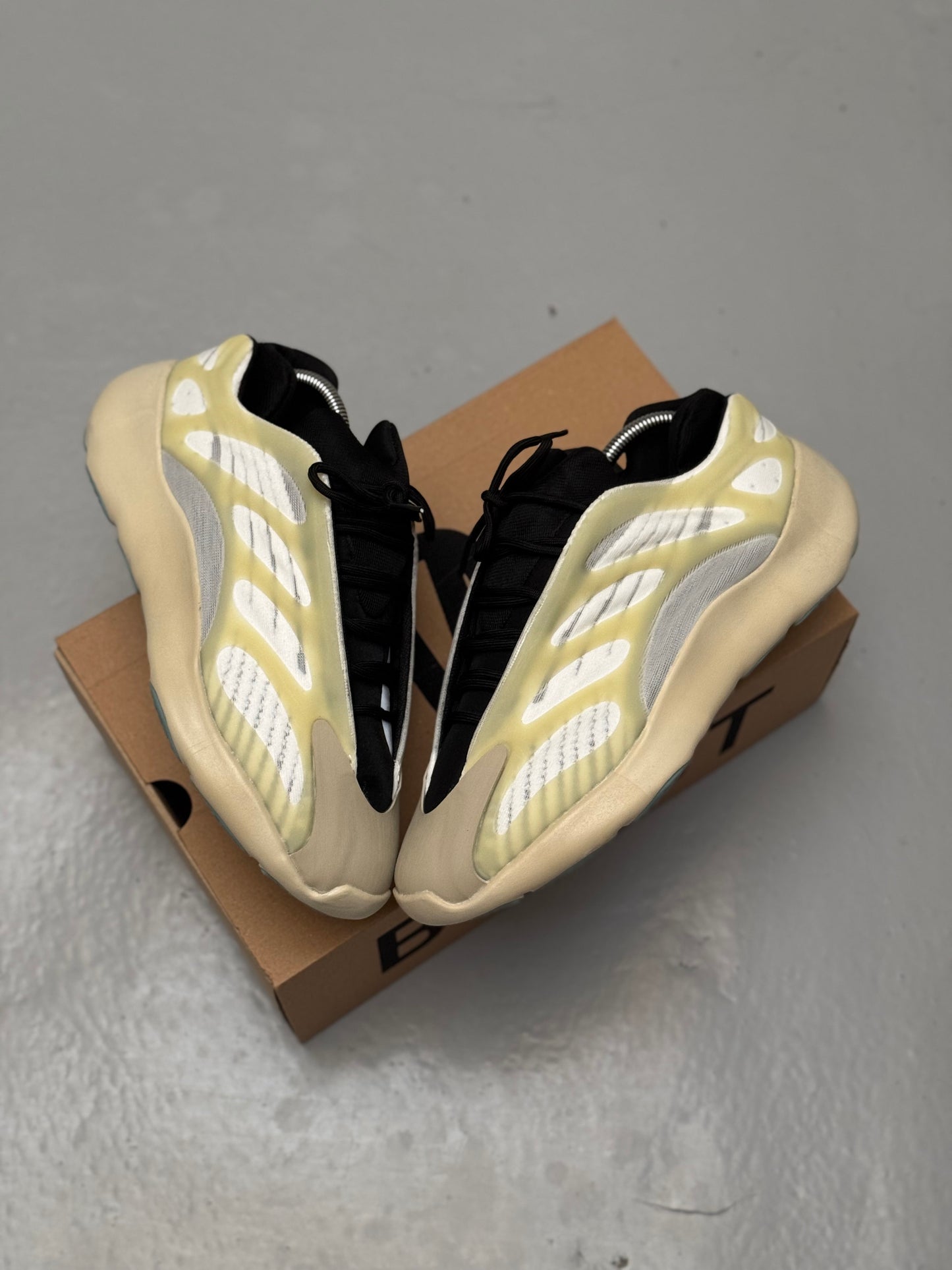 Adidas Yeezy 700 V3