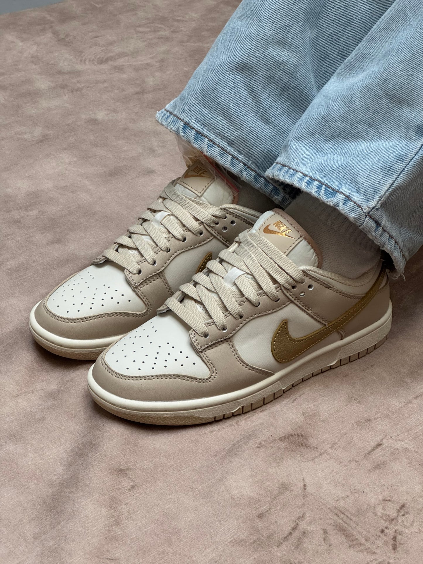 Nike Dunk Low “Phamtom Gold”