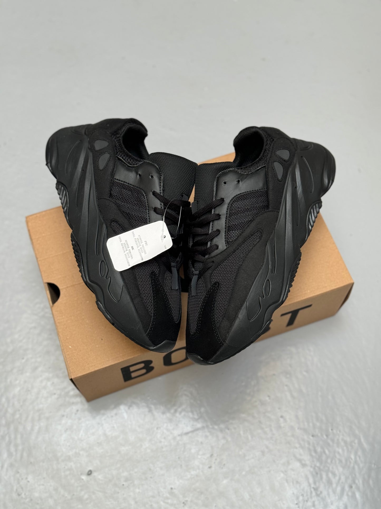 Adidas Yeezy Boost 700