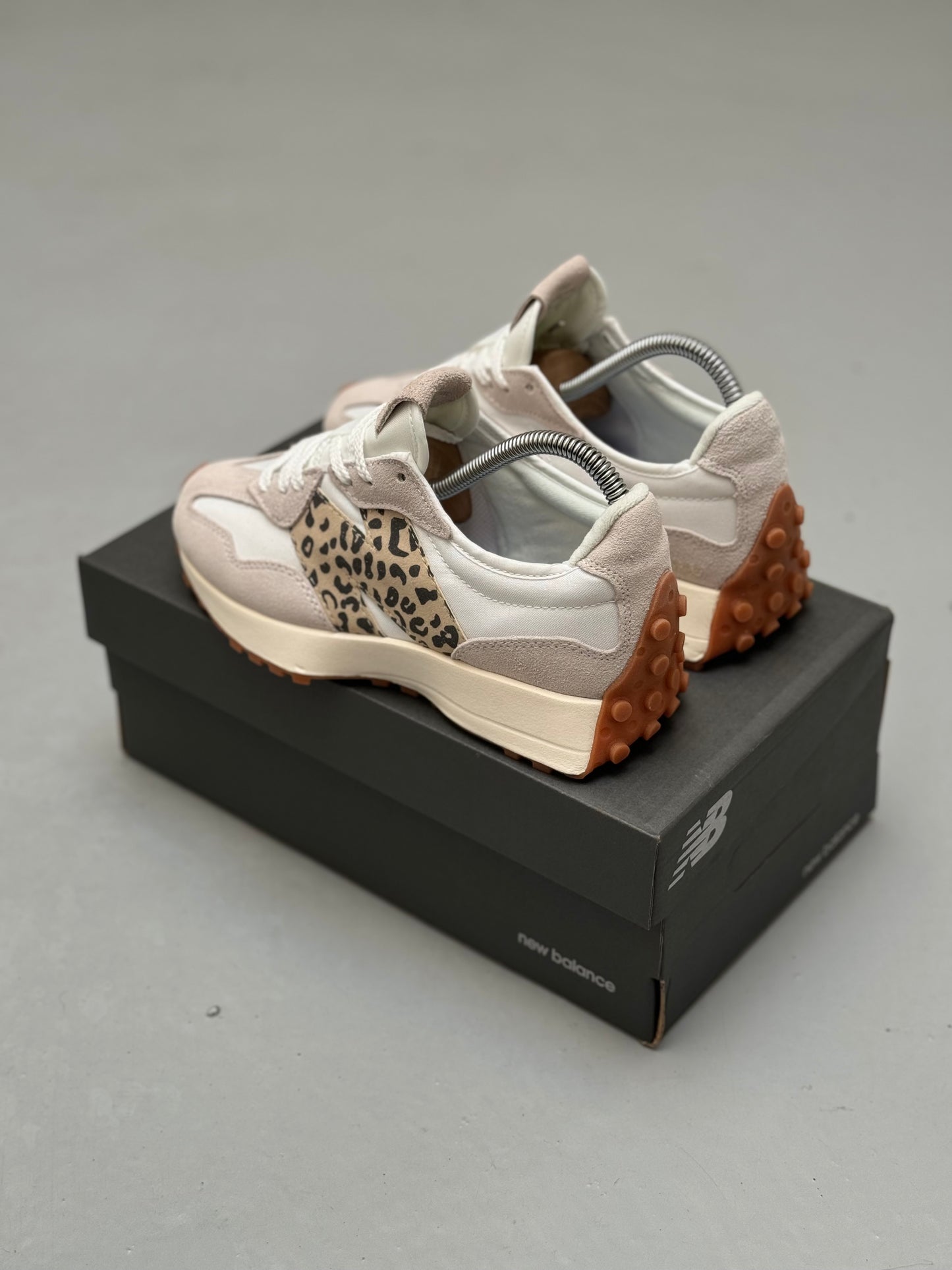 New Balance 327