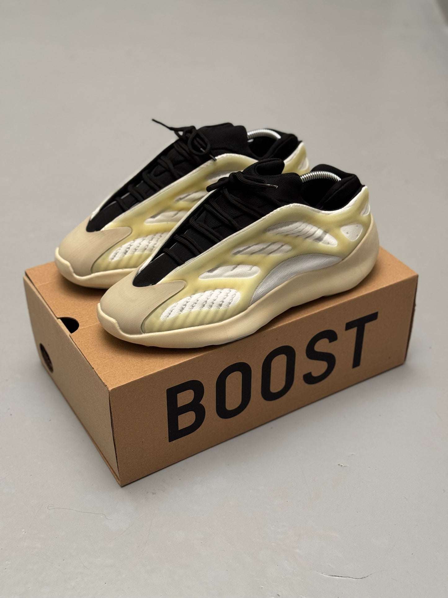 Adidas Yeezy 700 V3