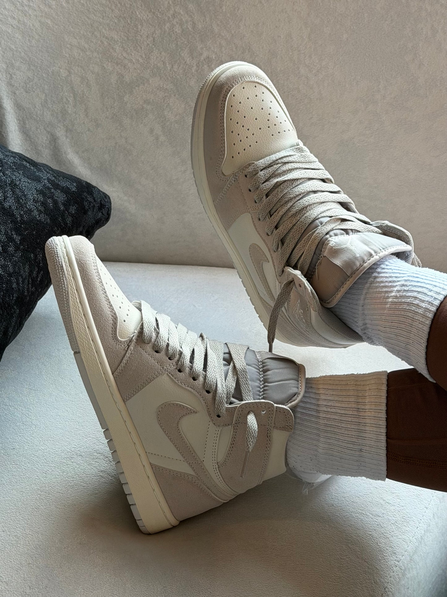Nike Air Jordan 1 Mid 'Legend Light Brown Khaki Phantom'