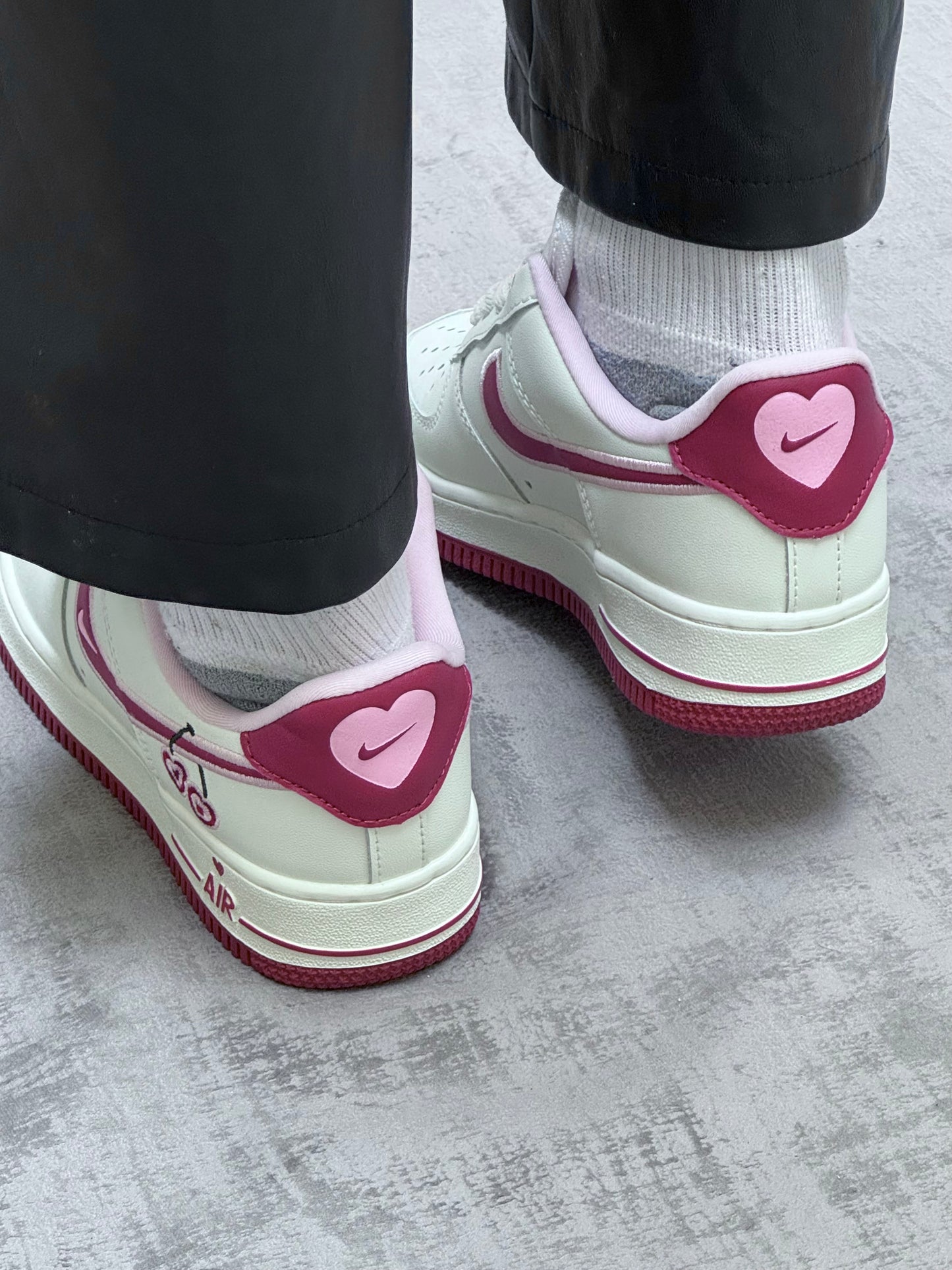 Nike Air Force One “San Valentín”