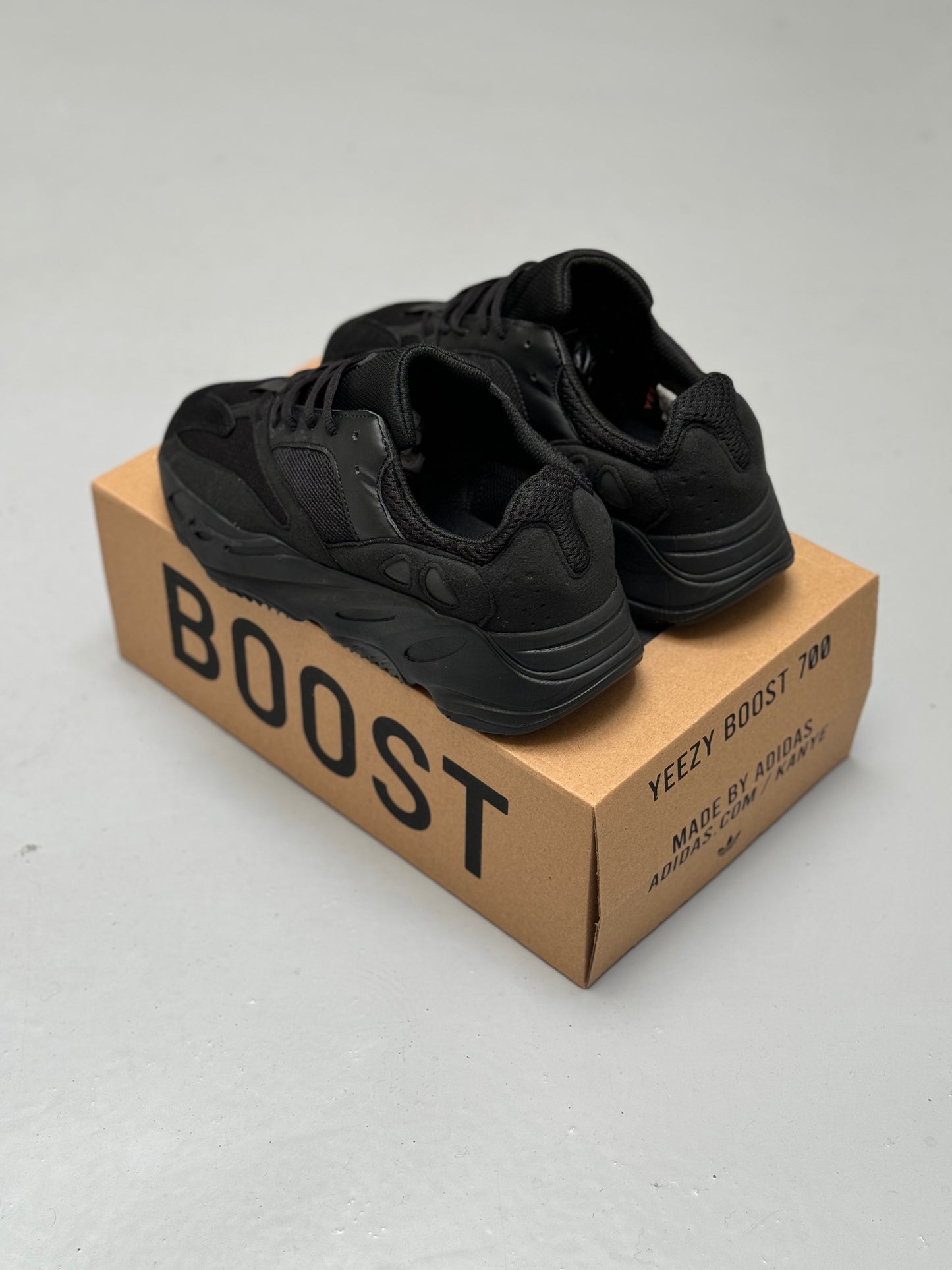 Adidas Yeezy Boost 700