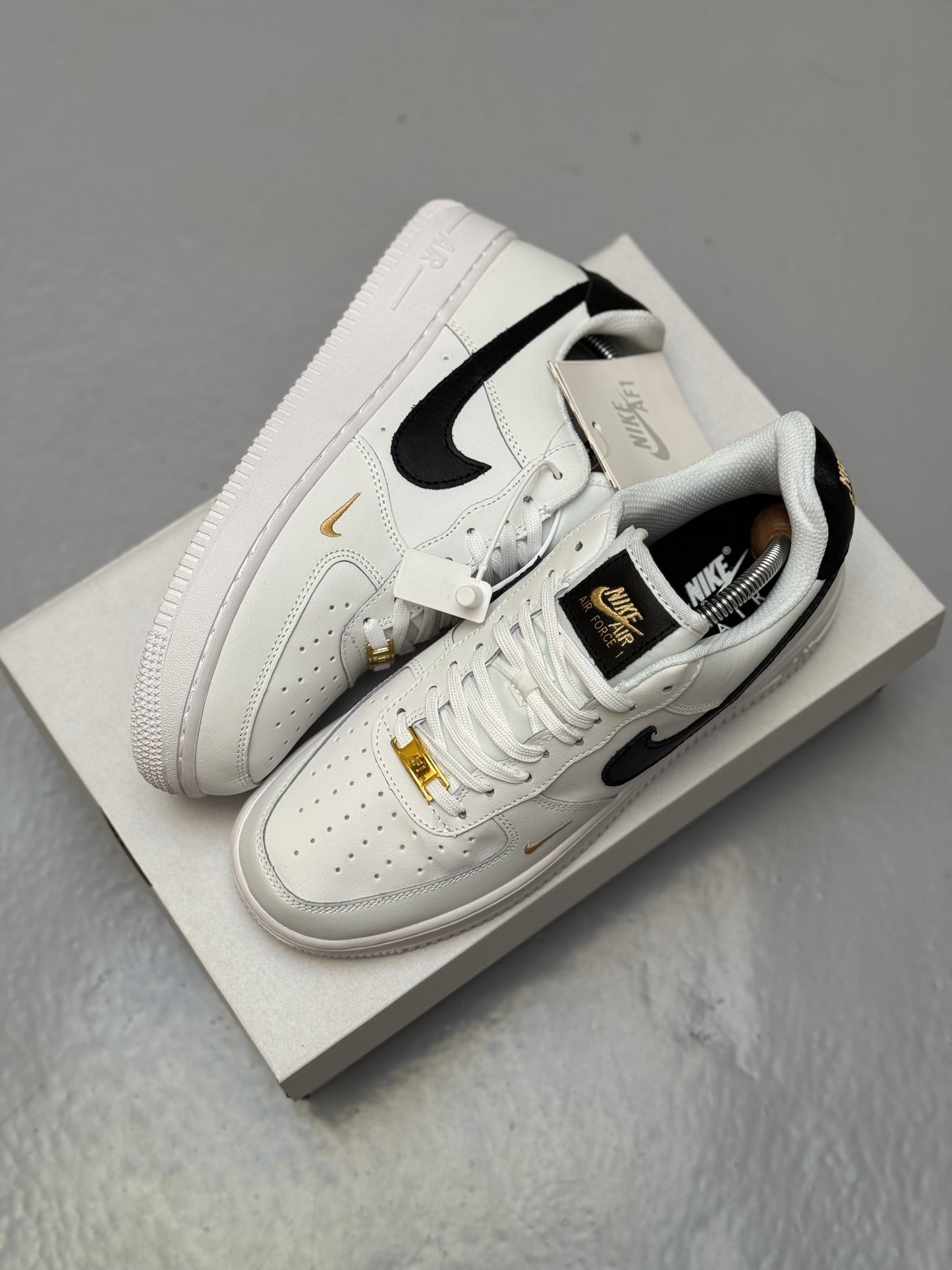 Nike Air Force One Gold Black