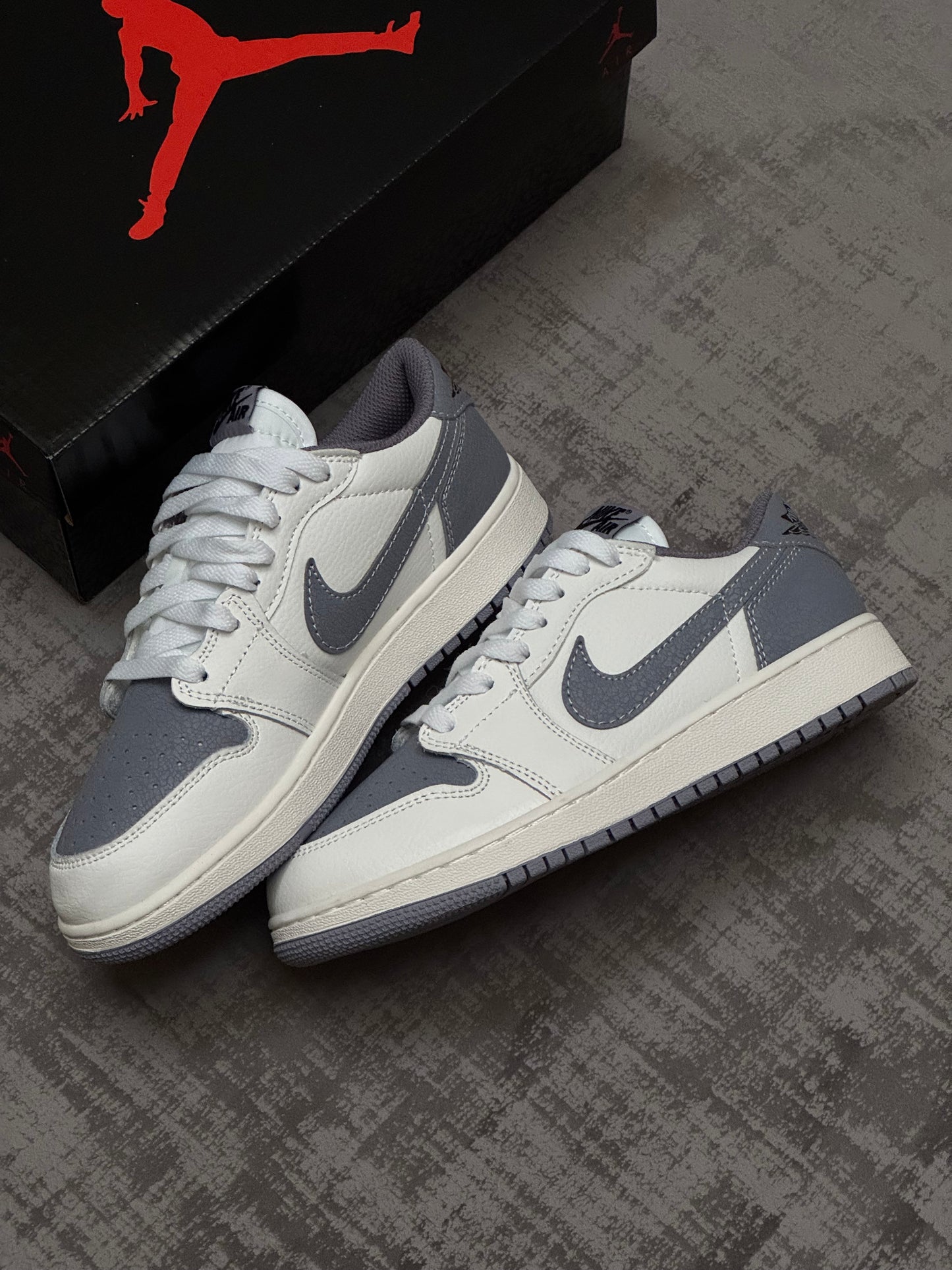 Air Jordan 1 Low ‘Atmostphere Grey’