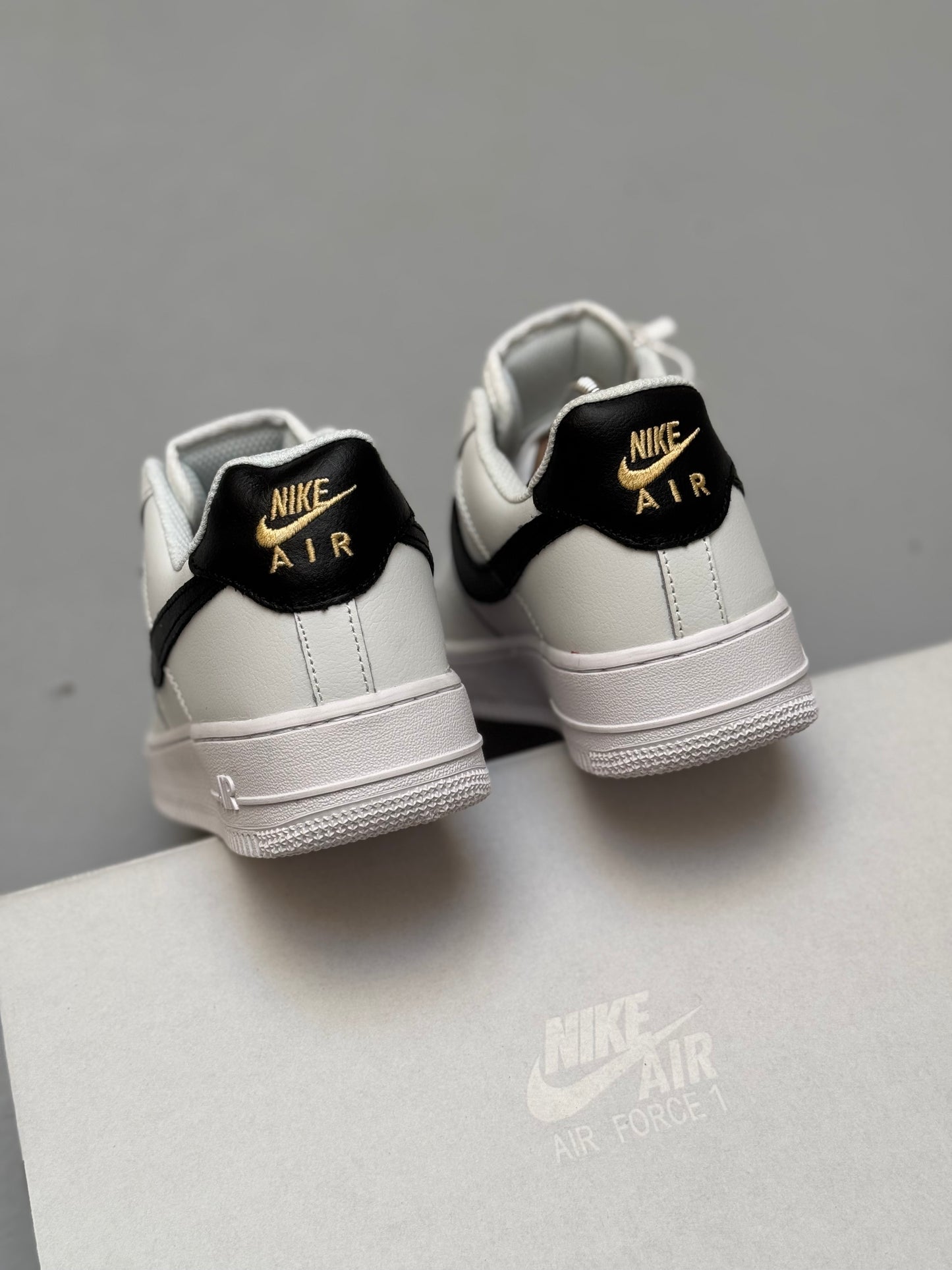 Nike Air Force One Gold Black