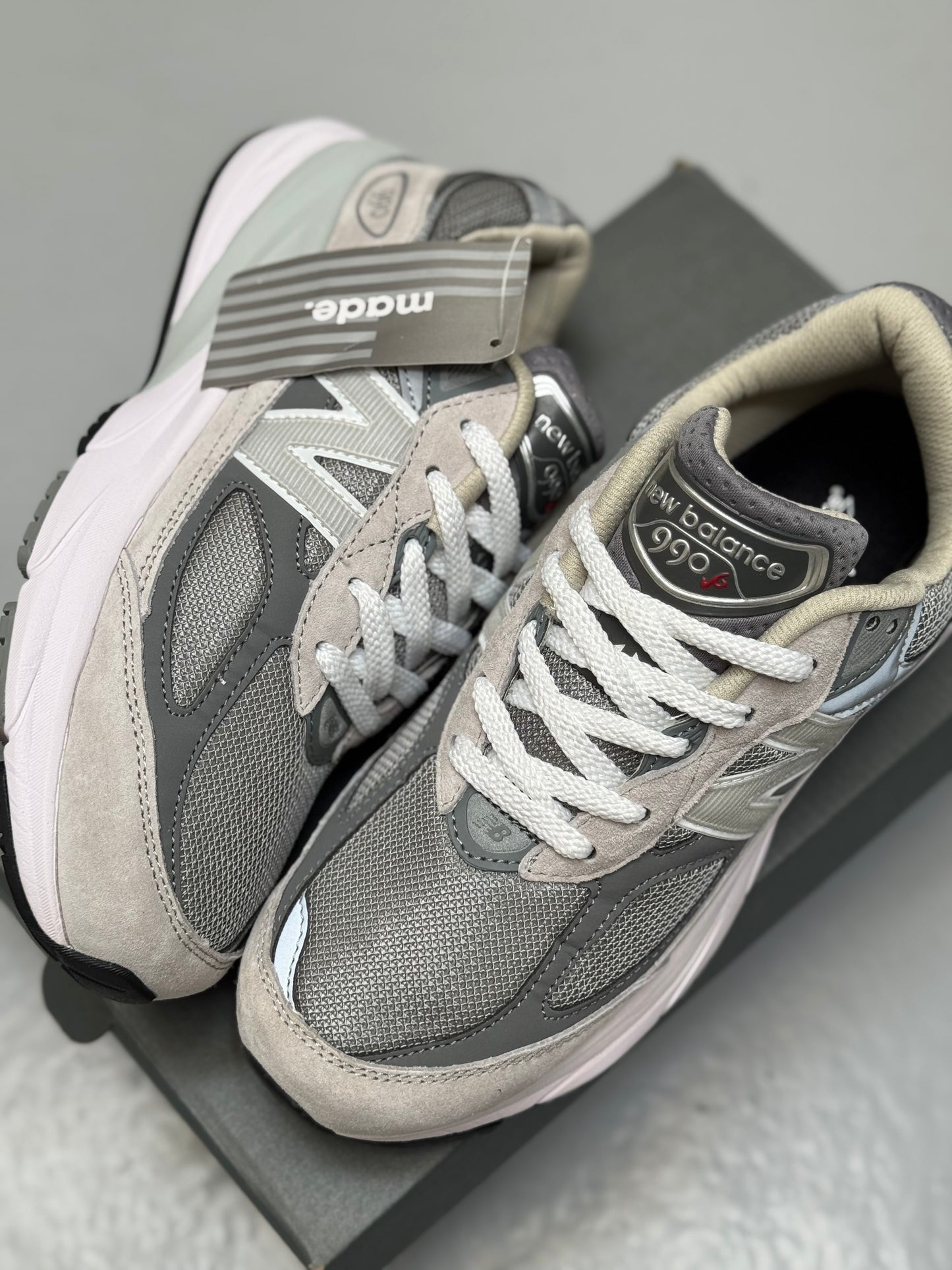 New Balance 990v6