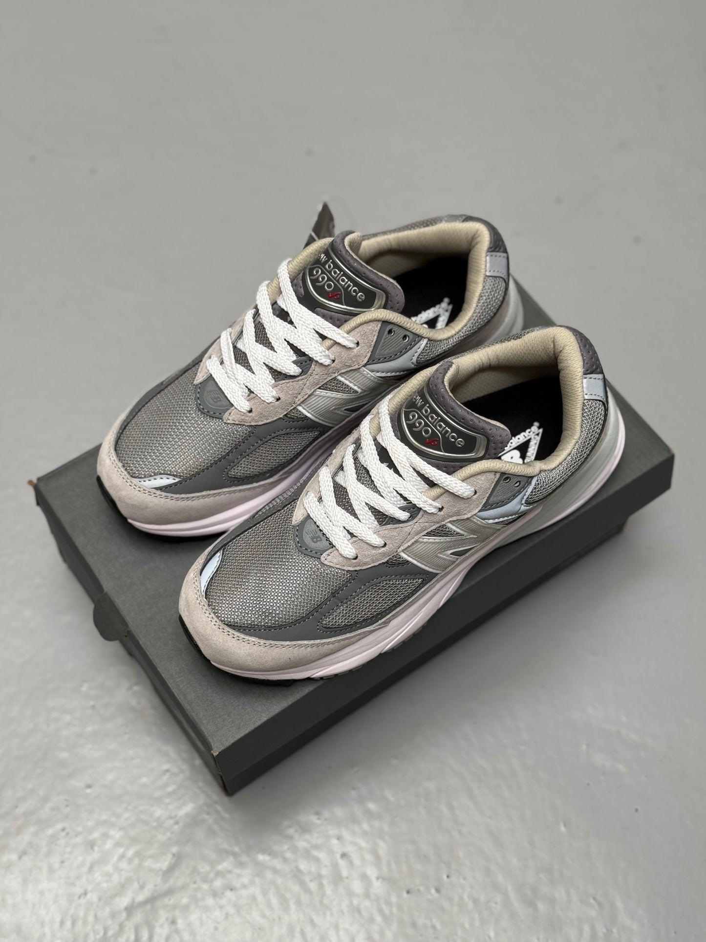 New Balance 990v6