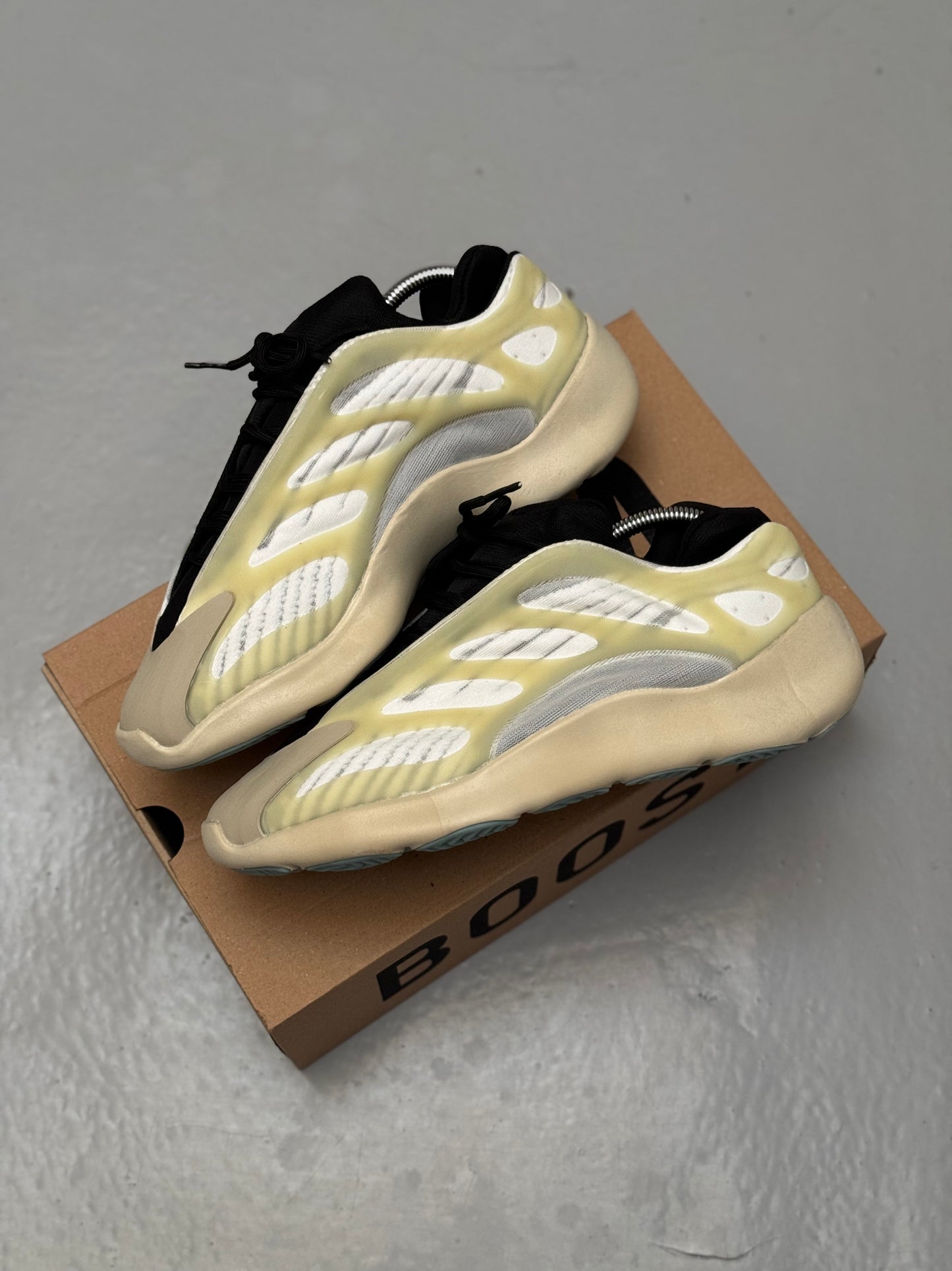 Adidas Yeezy 700 V3