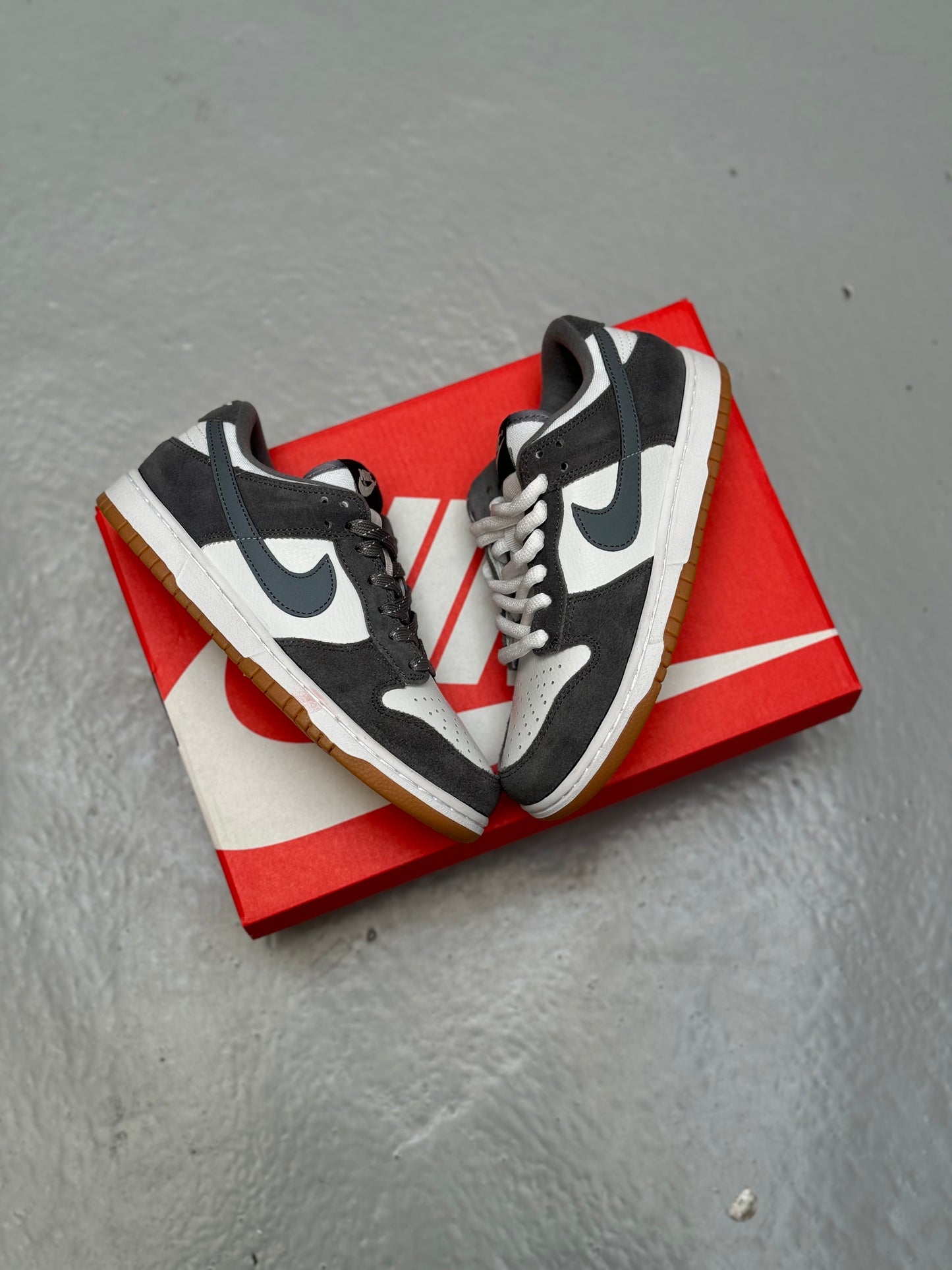 Nike Dunk Low Smoke Grey Gum 3M Swoosh