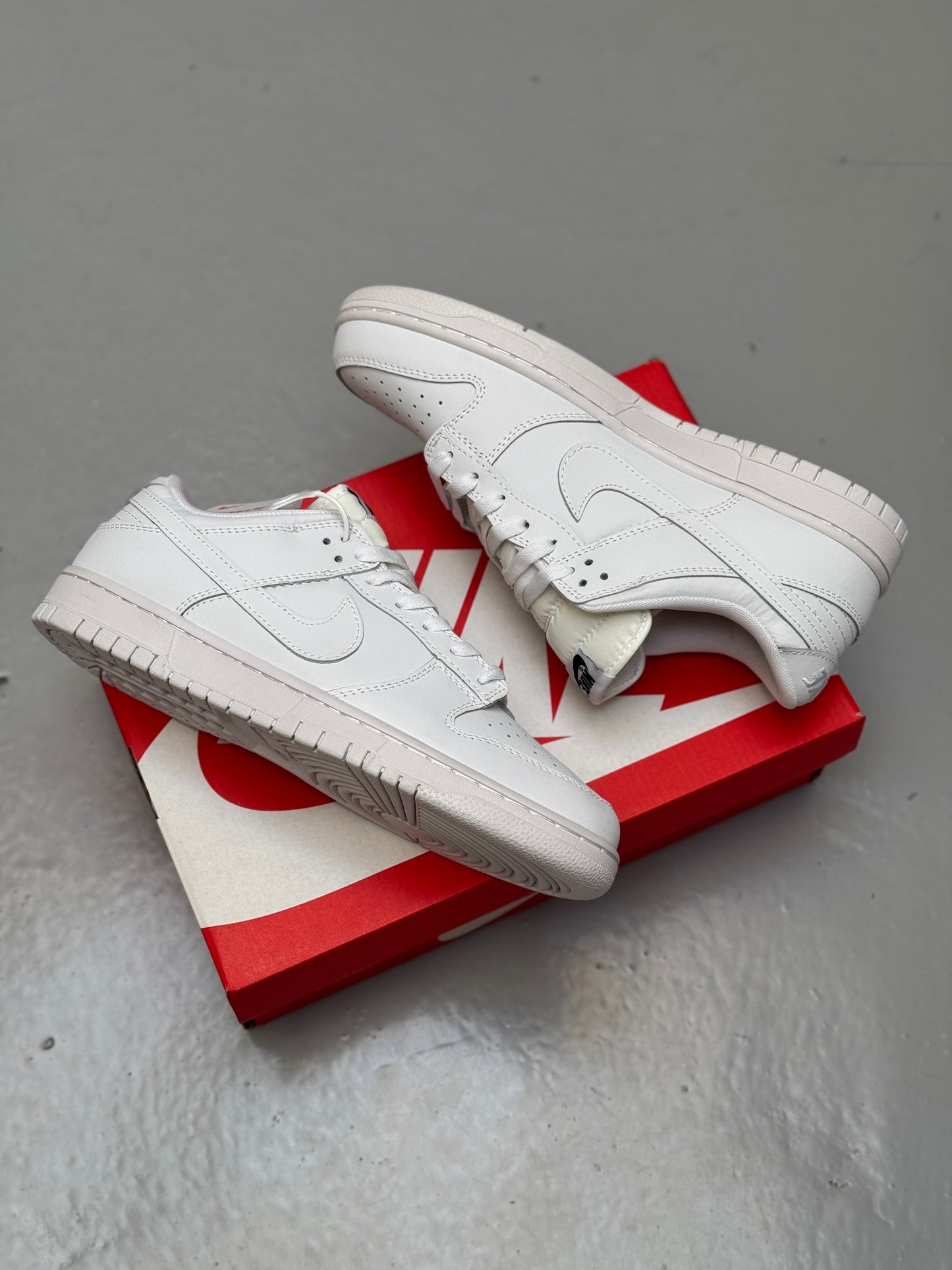 Nike Dunk Low Triple White