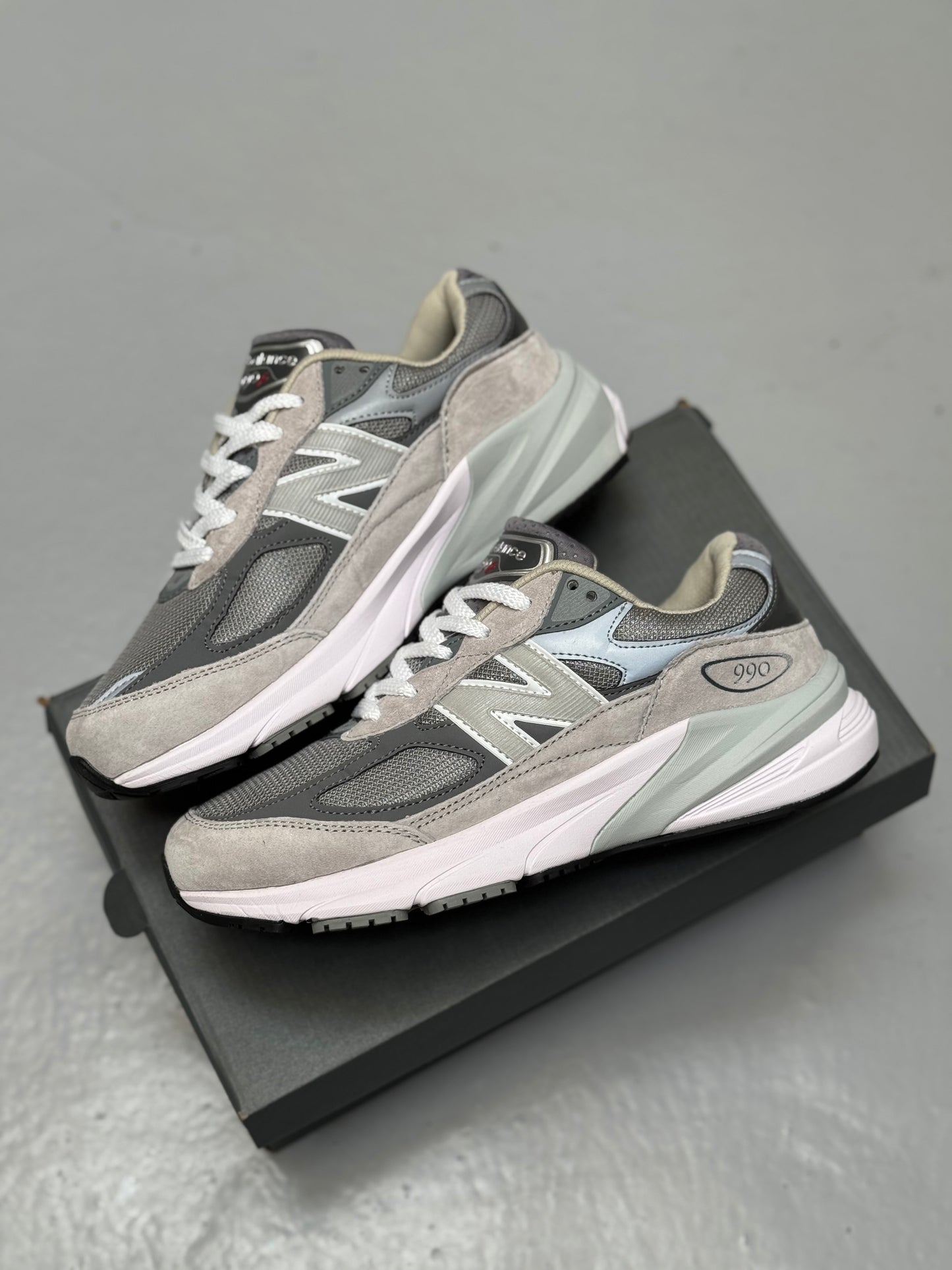 New Balance 990v6