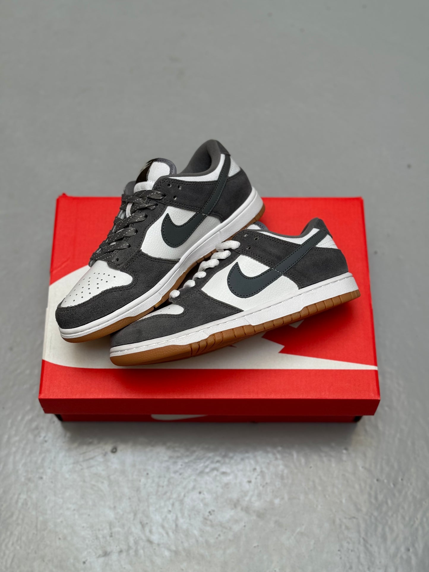 Nike Dunk Low Smoke Grey Gum 3M Swoosh