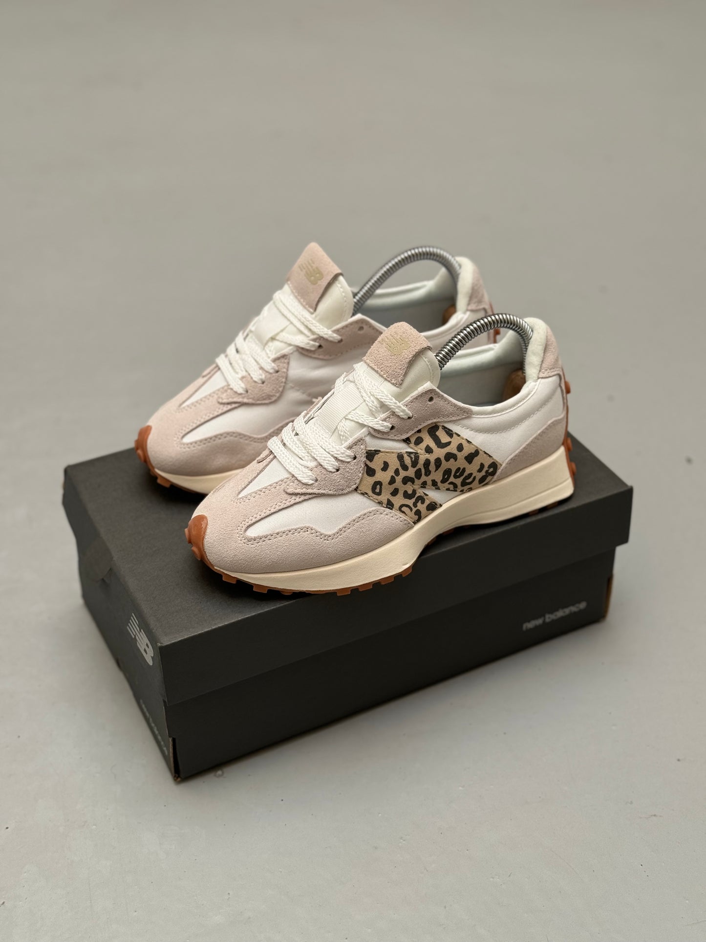 New Balance 327