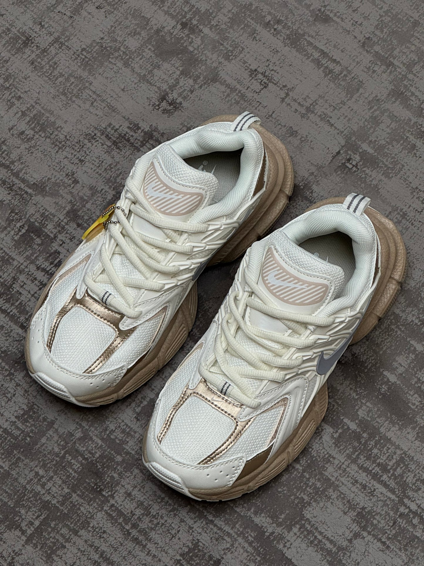 Nike Skate Beige