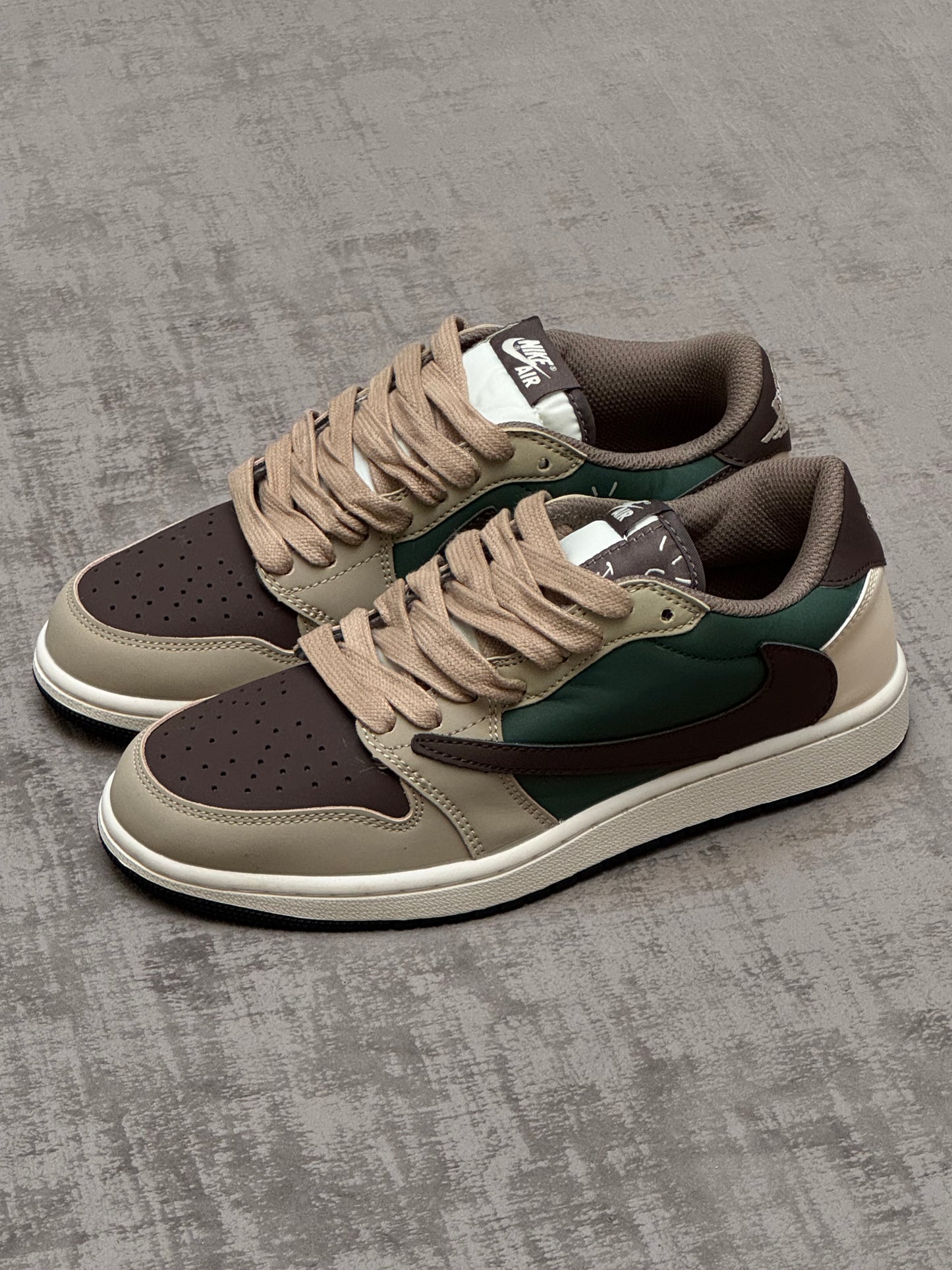 Travis Scott x Air Jordan 1 Low OG Marrón Verde