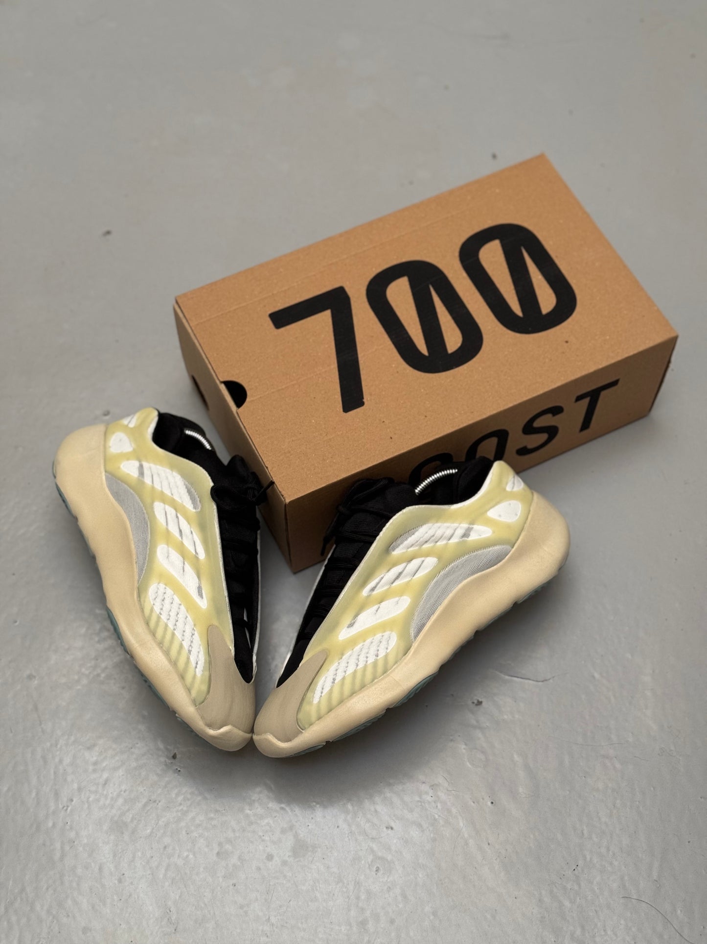 Adidas Yeezy 700 V3