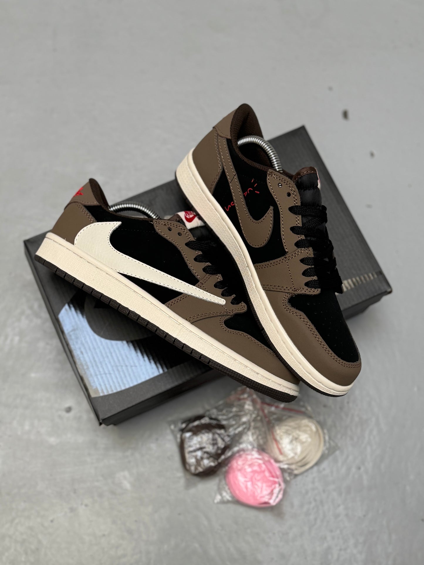 Air Jordan 1 Low X Travis Scott