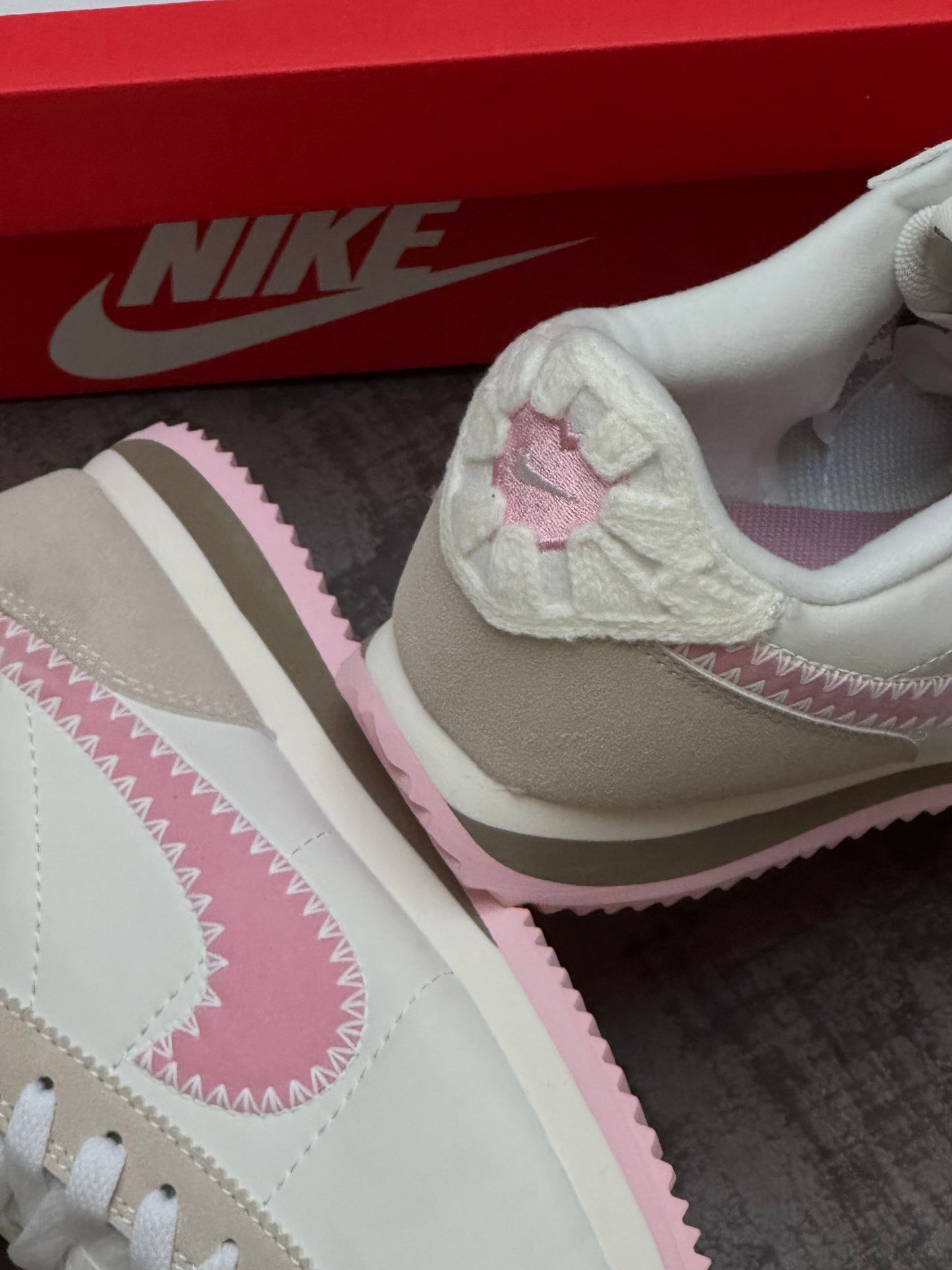Nike Cortez San Valentín
