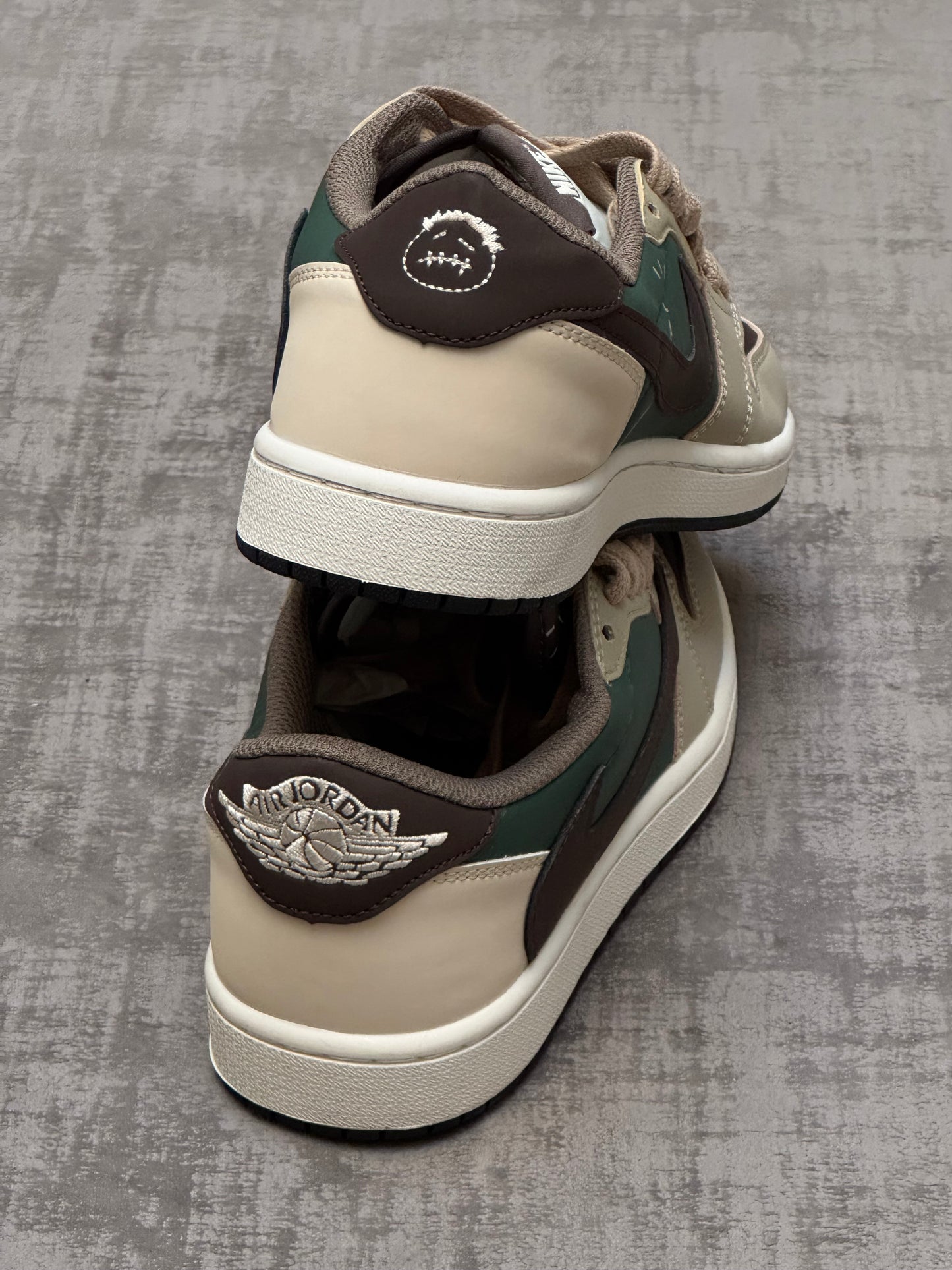Travis Scott x Air Jordan 1 Low OG Marrón Verde