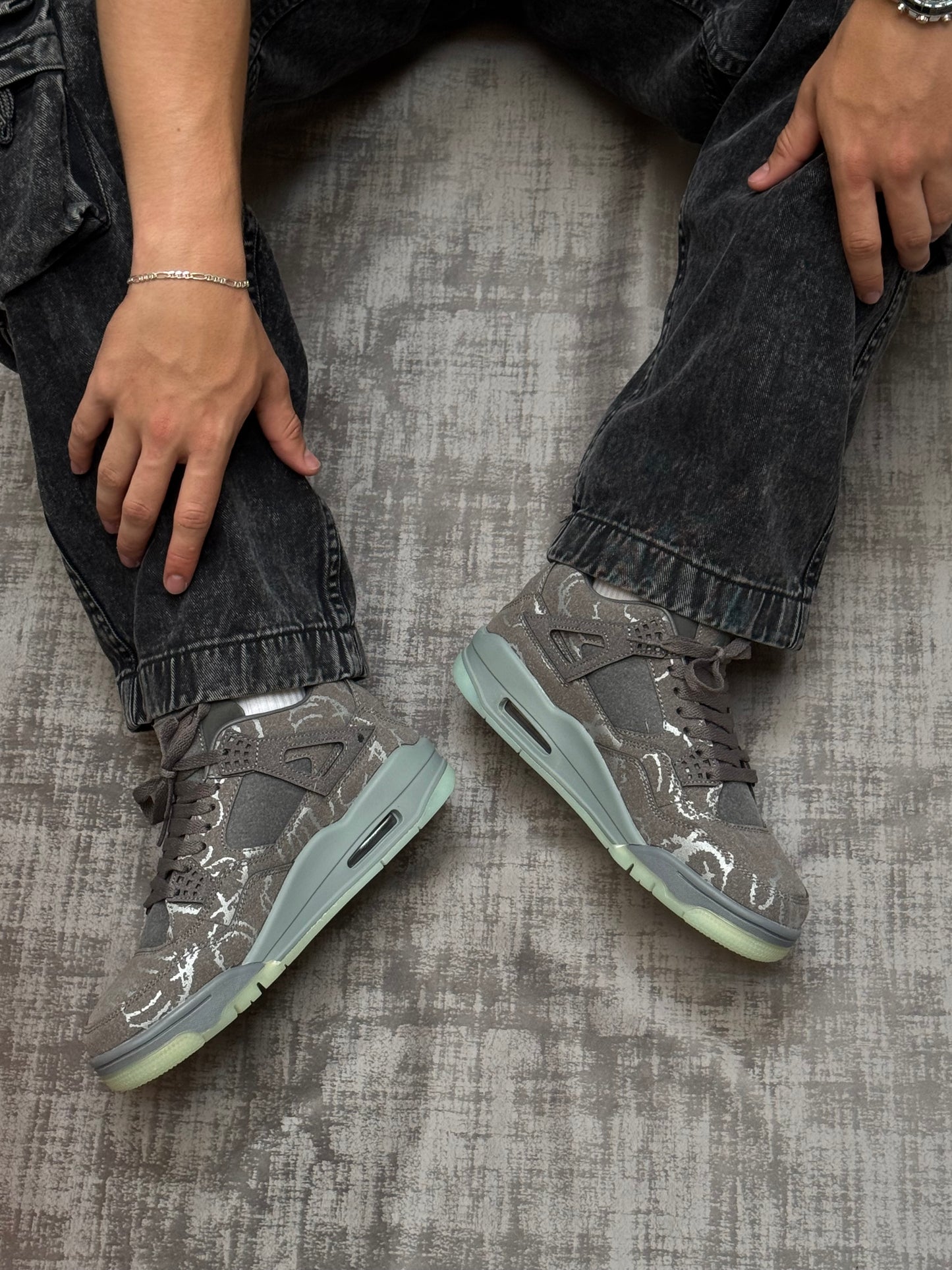 Air Jordan 4 Kaws