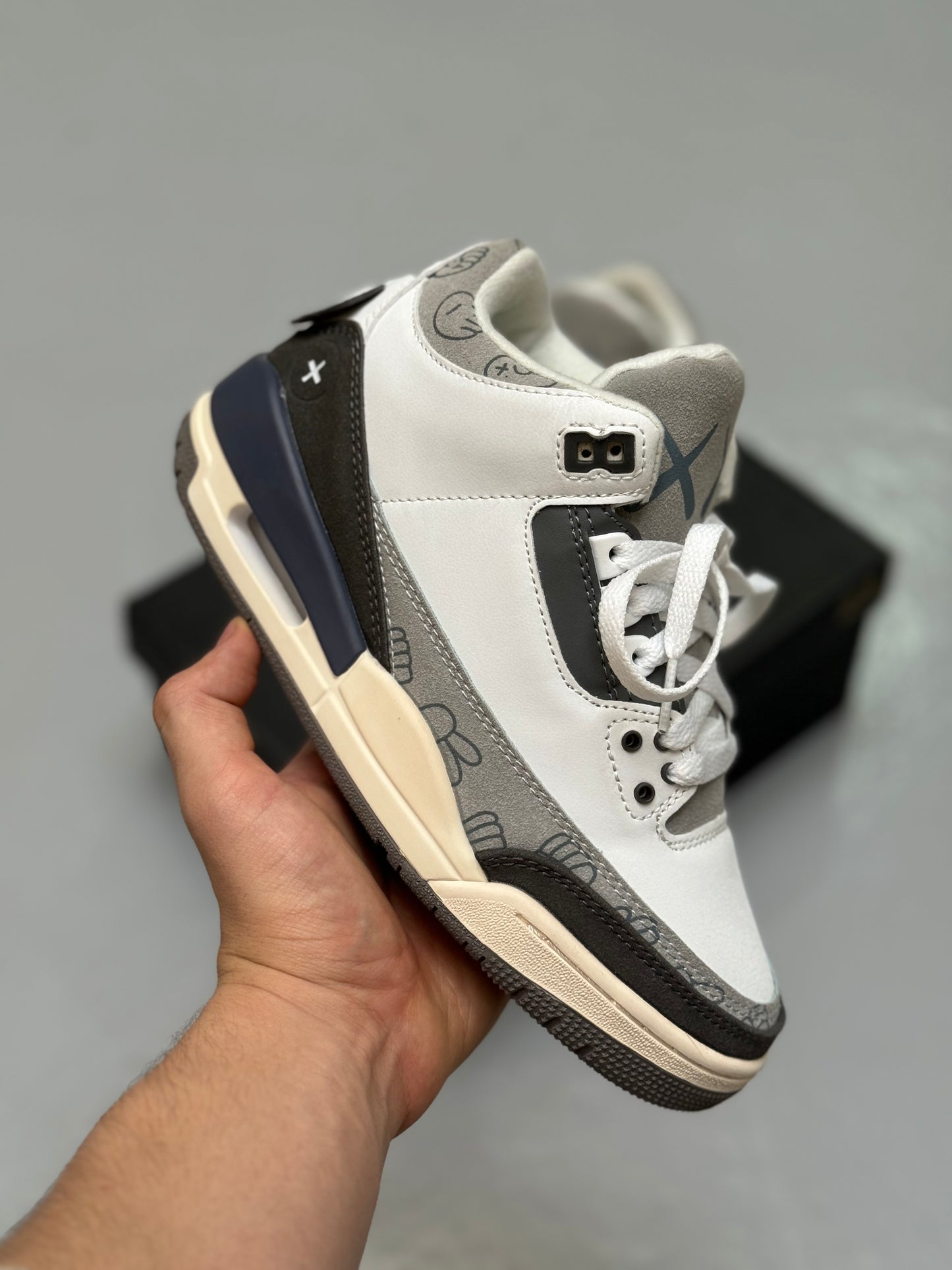 Air Jordan Retro 3 x Kaws