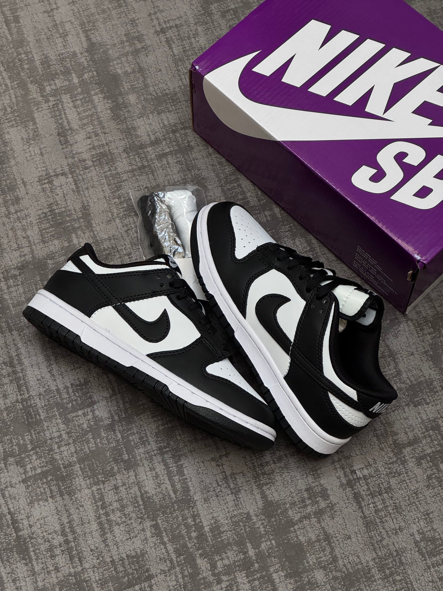 Nike SB Dunk Low Panda