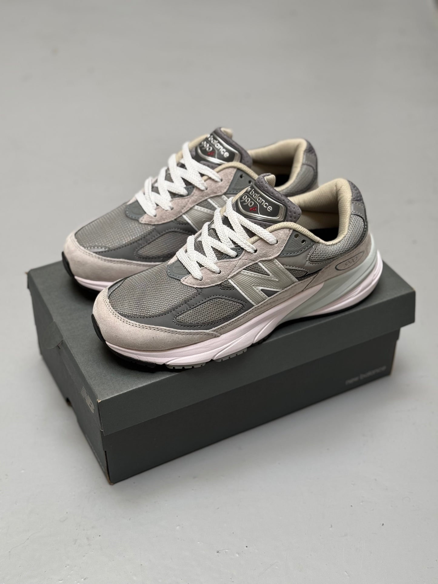New Balance 990v6