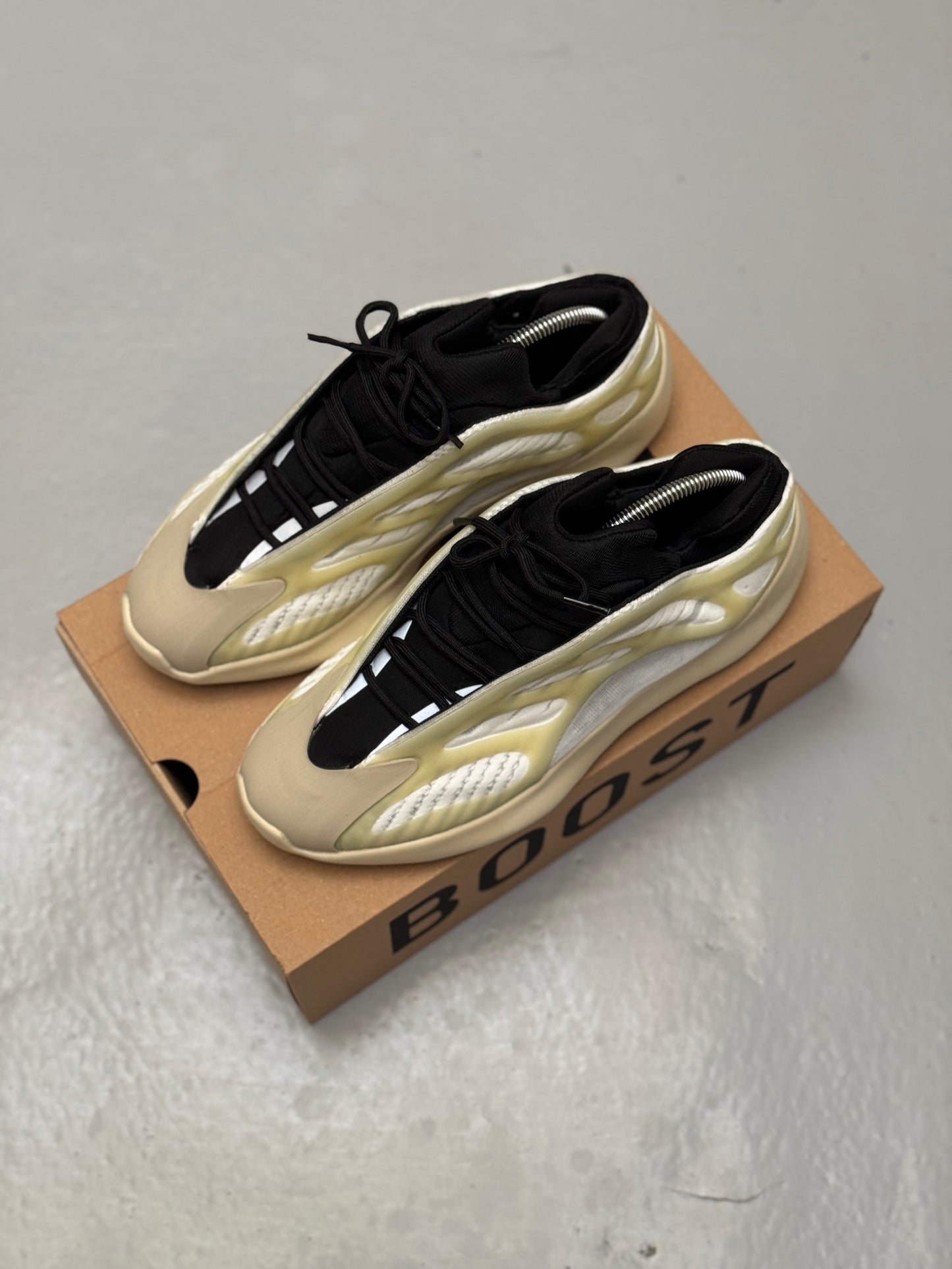 Adidas Yeezy 700 V3