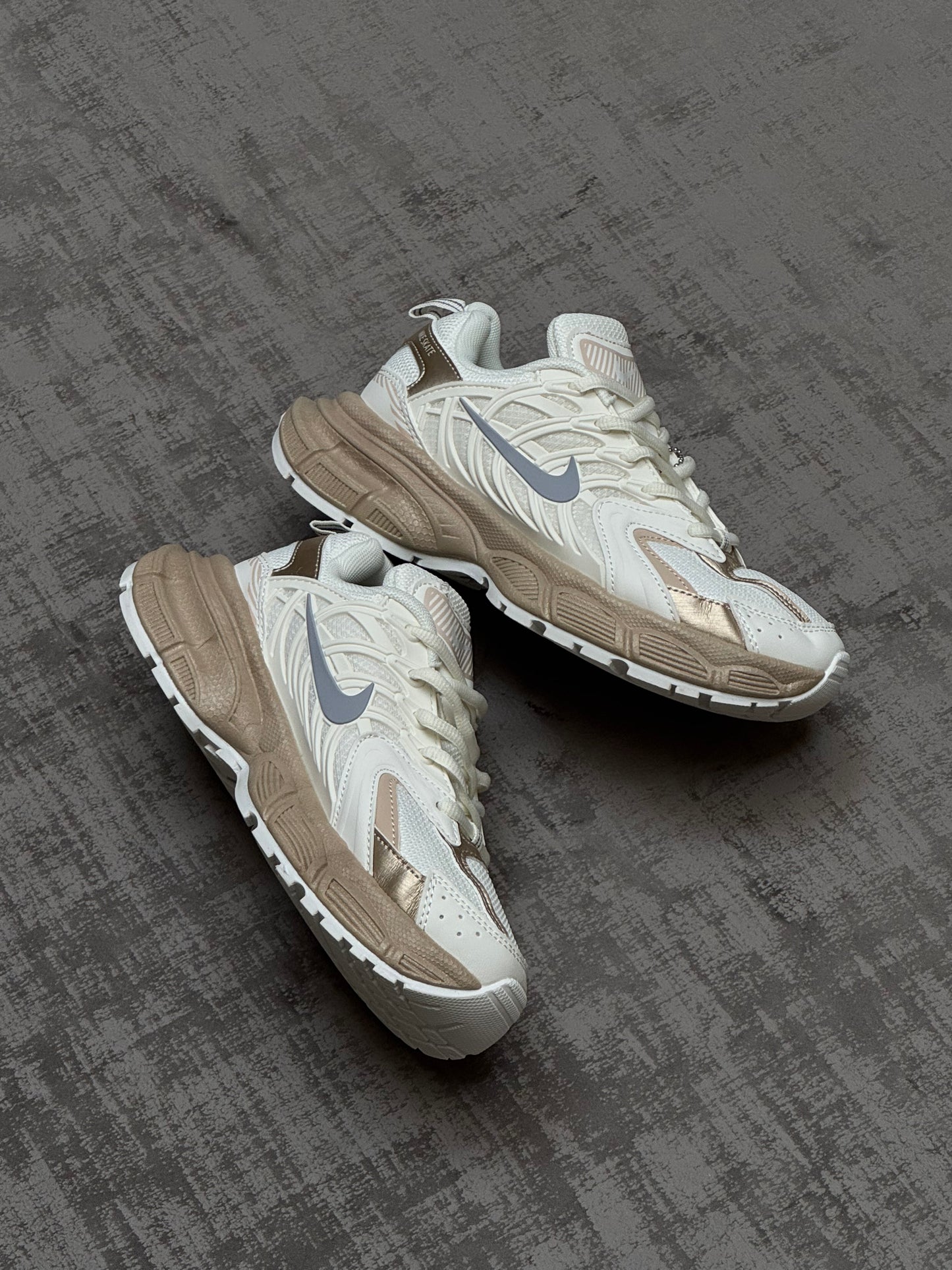 Nike Skate Beige