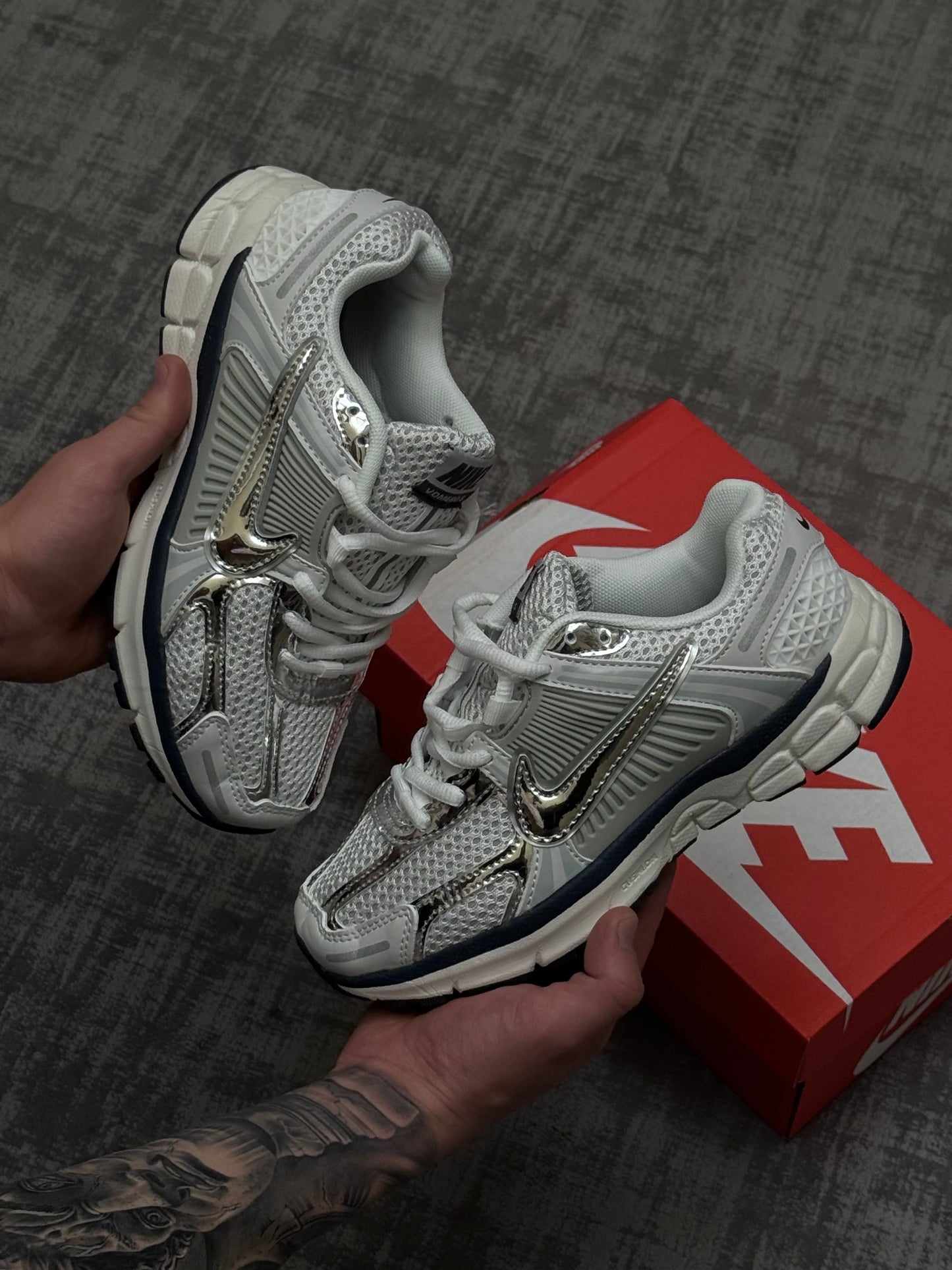 Nike Vomero 5 Plateada