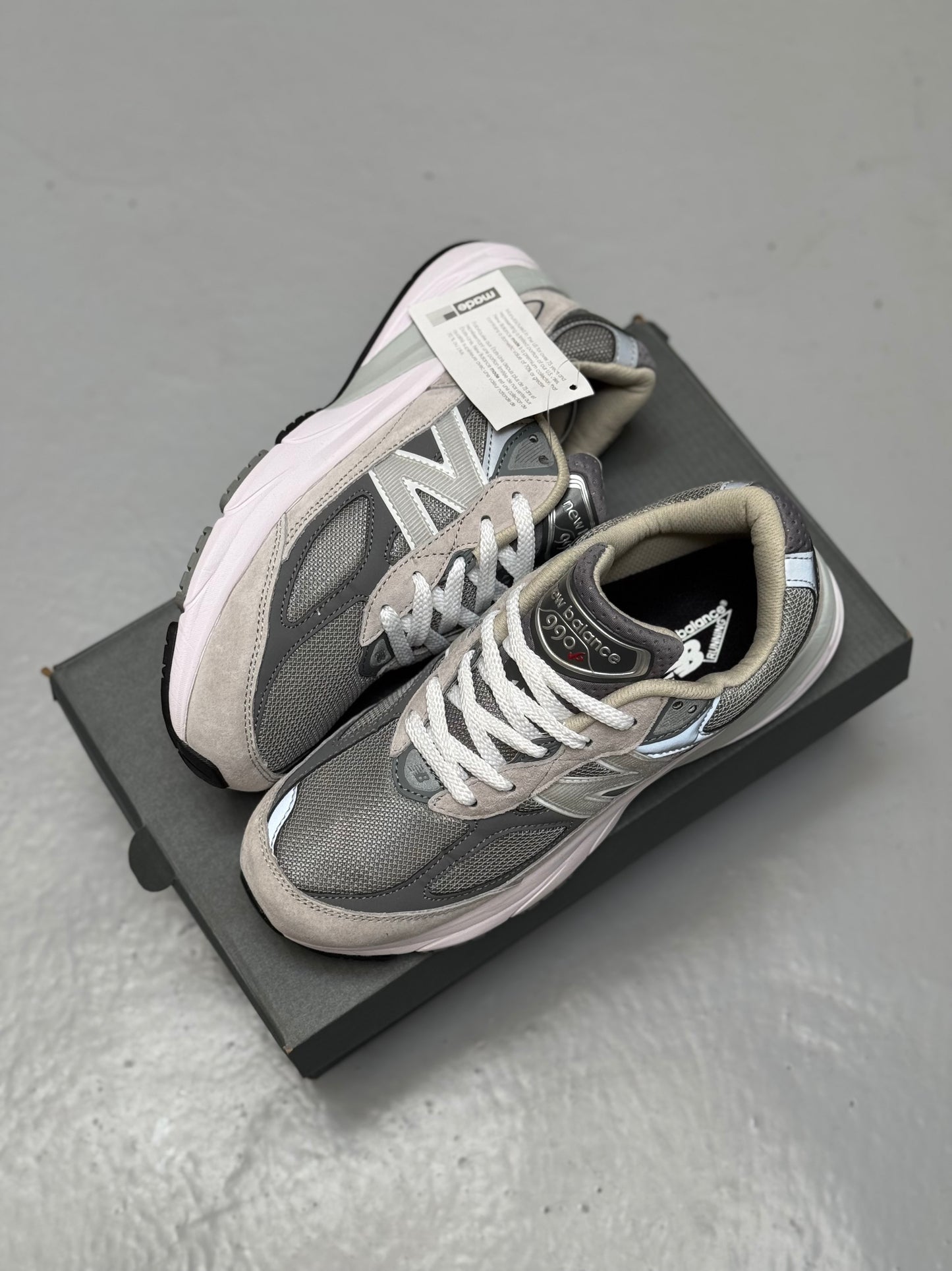 New Balance 990v6