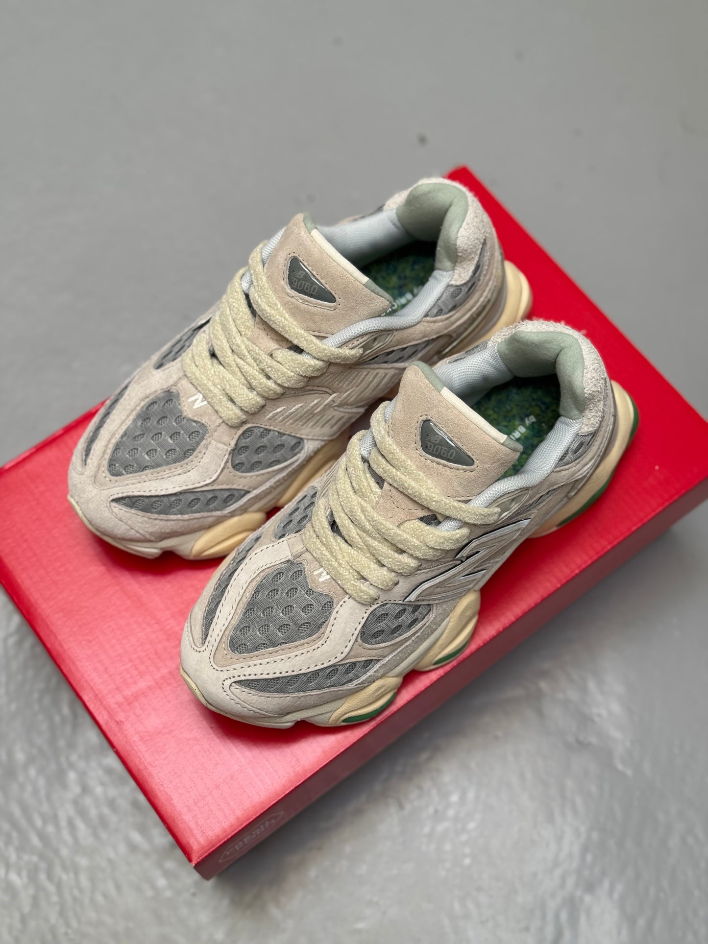 New Balance 9060 Gris