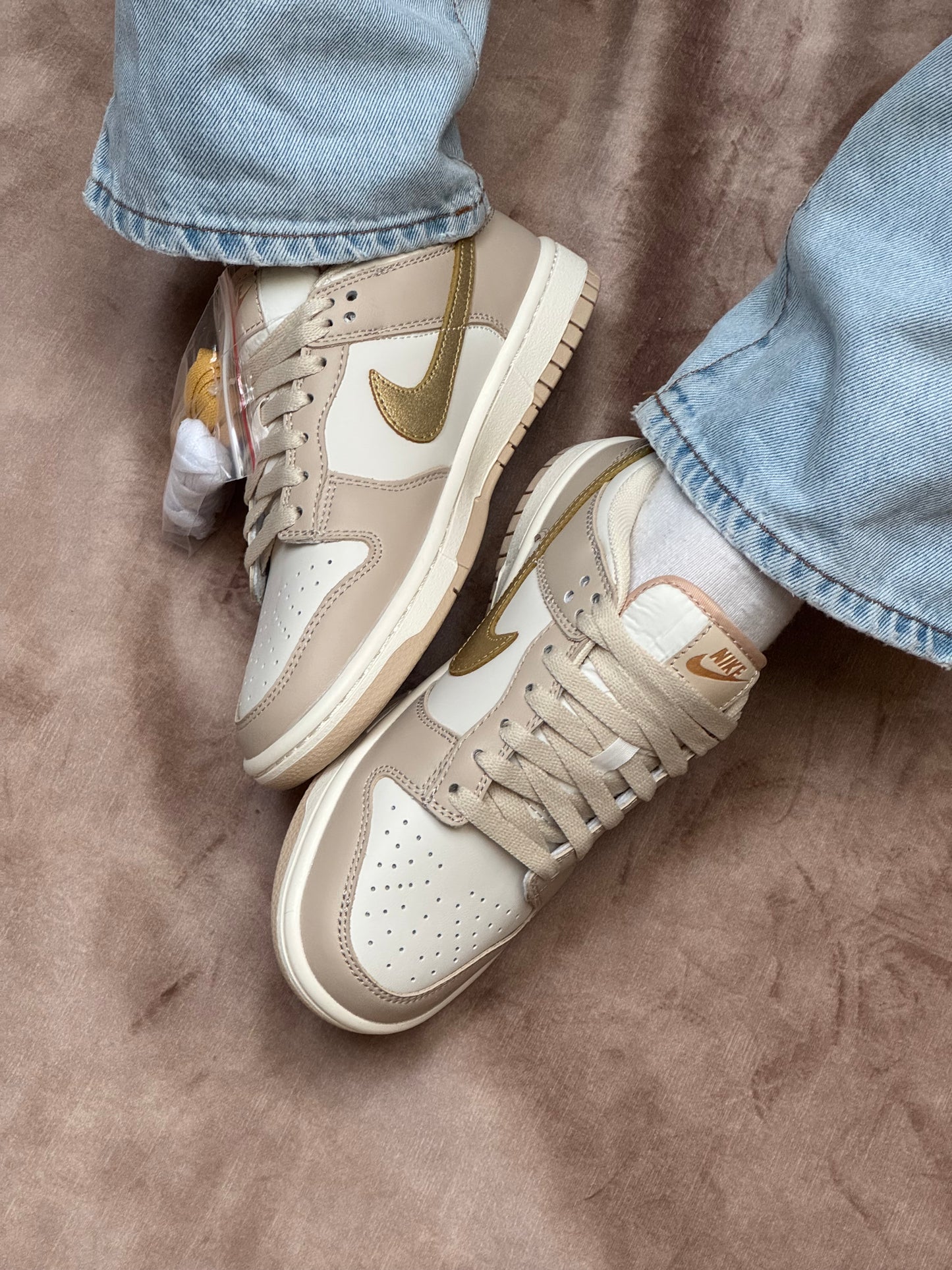 Nike Dunk Low “Phamtom Gold”