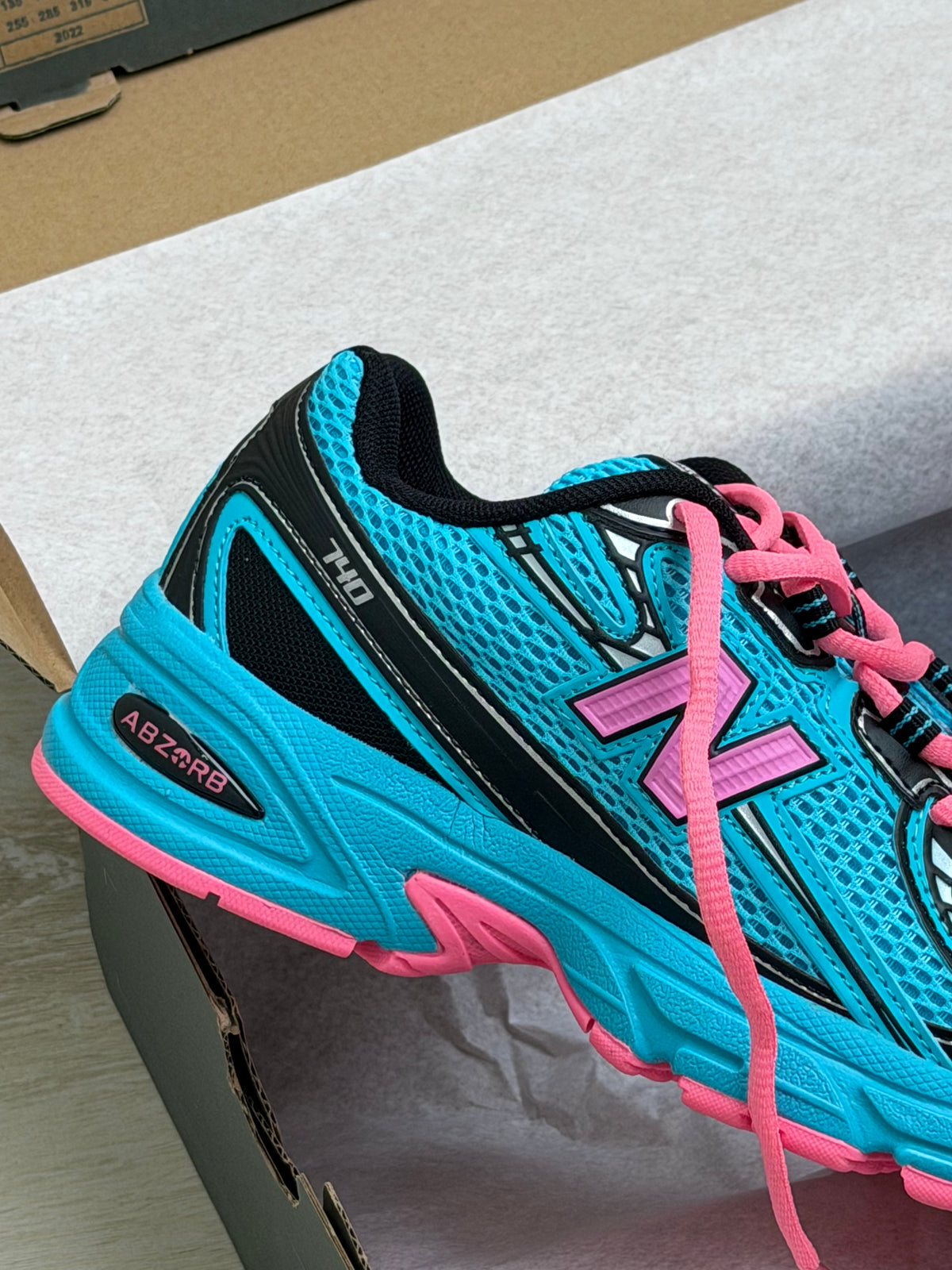 New Balance 740
