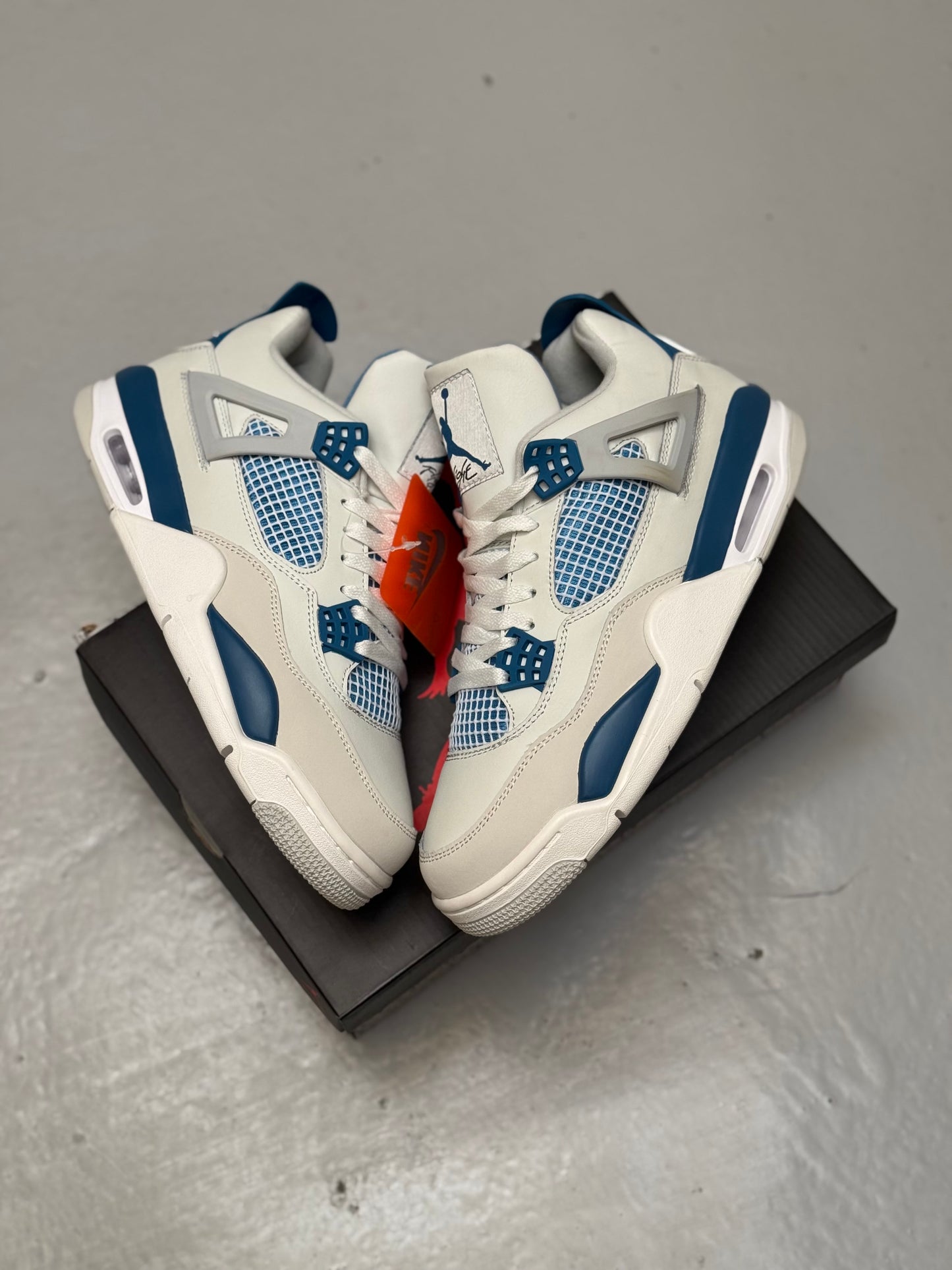 Air Jordan 4 Military Blue