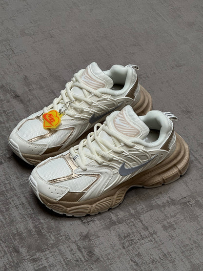 Nike Skate Beige
