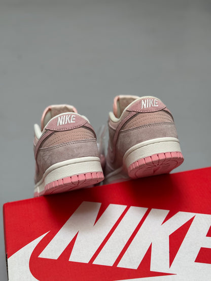 Nike SB Dunk Low Rosa