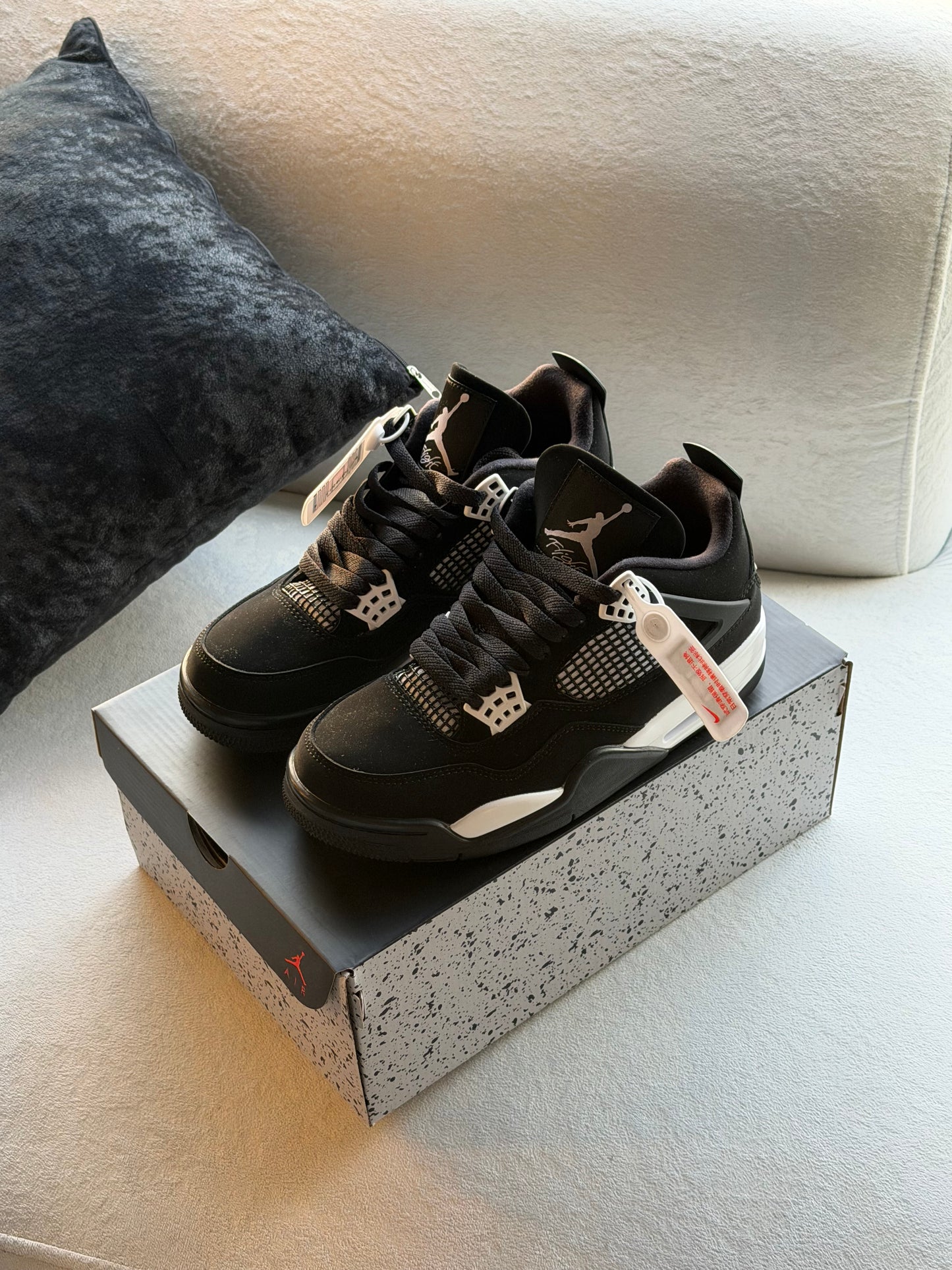 Nike Air Jordan 4 Retro “White Thunder”