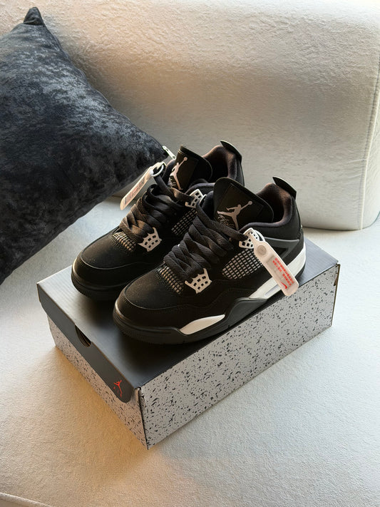Nike Air Jordan 4 Retro “White Thunder”