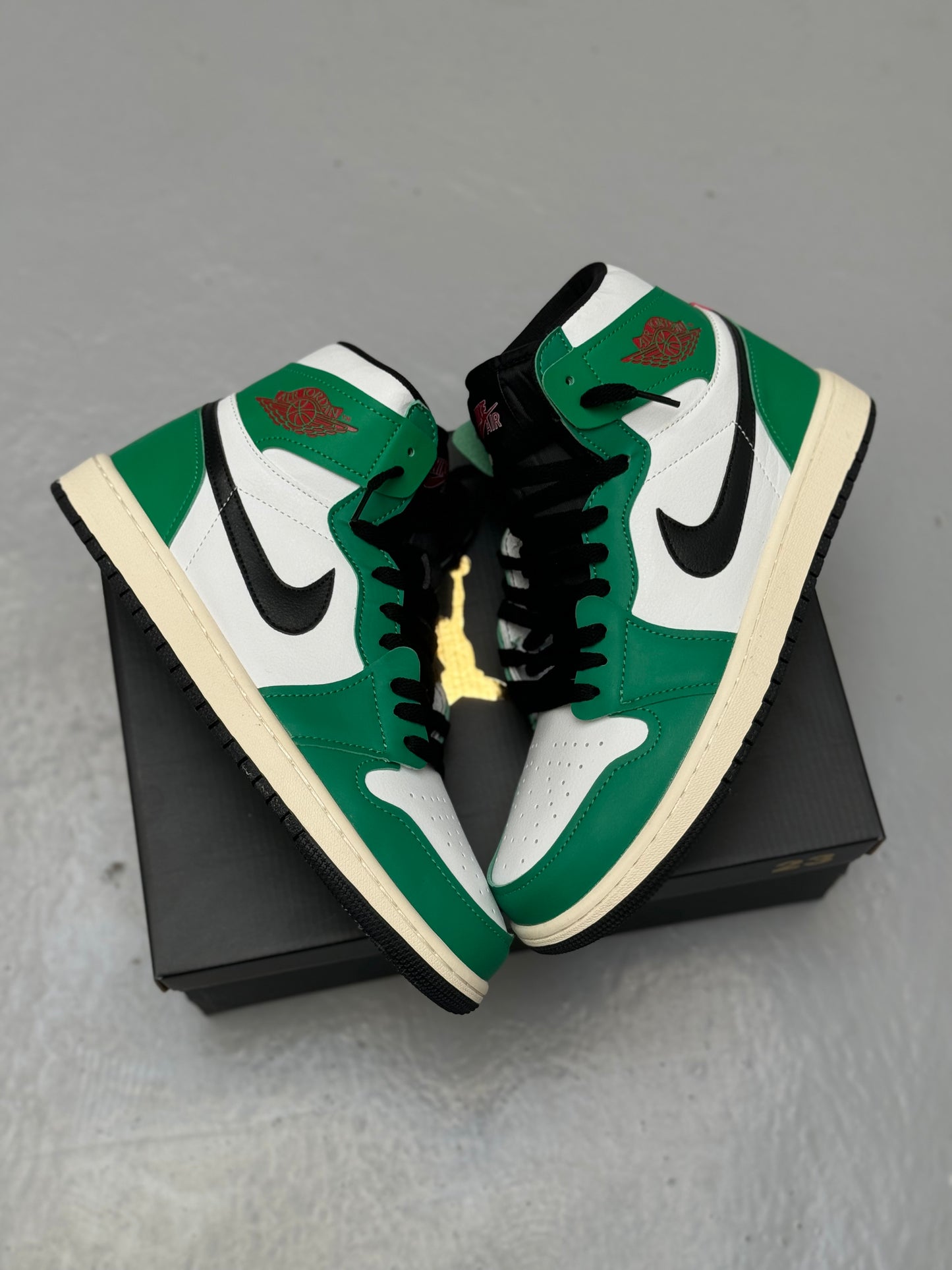 Air Jordan Retro 1 Lucky Green