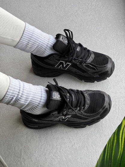 New Balance 740