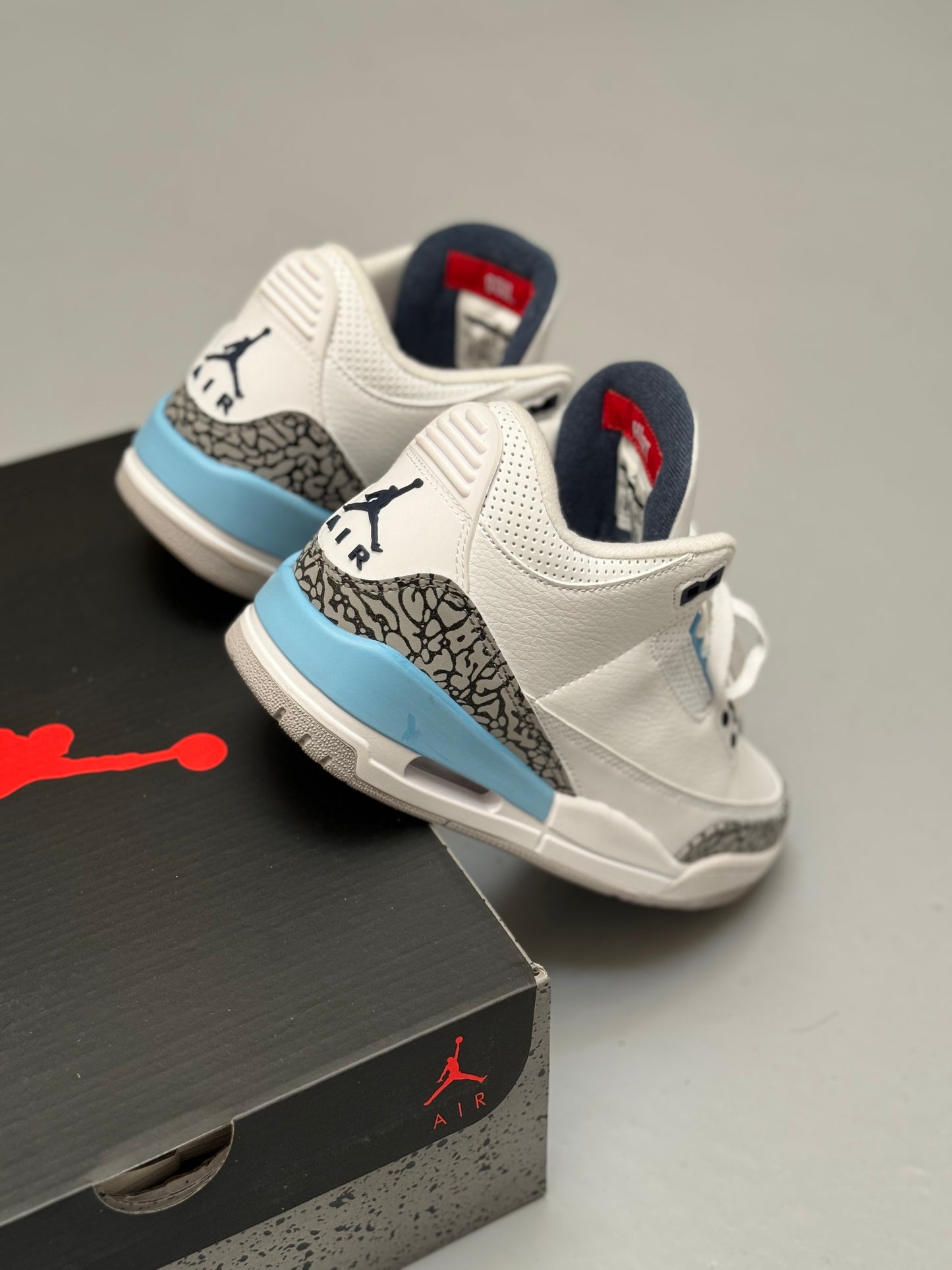 Air Jordan Retro 3 UNC